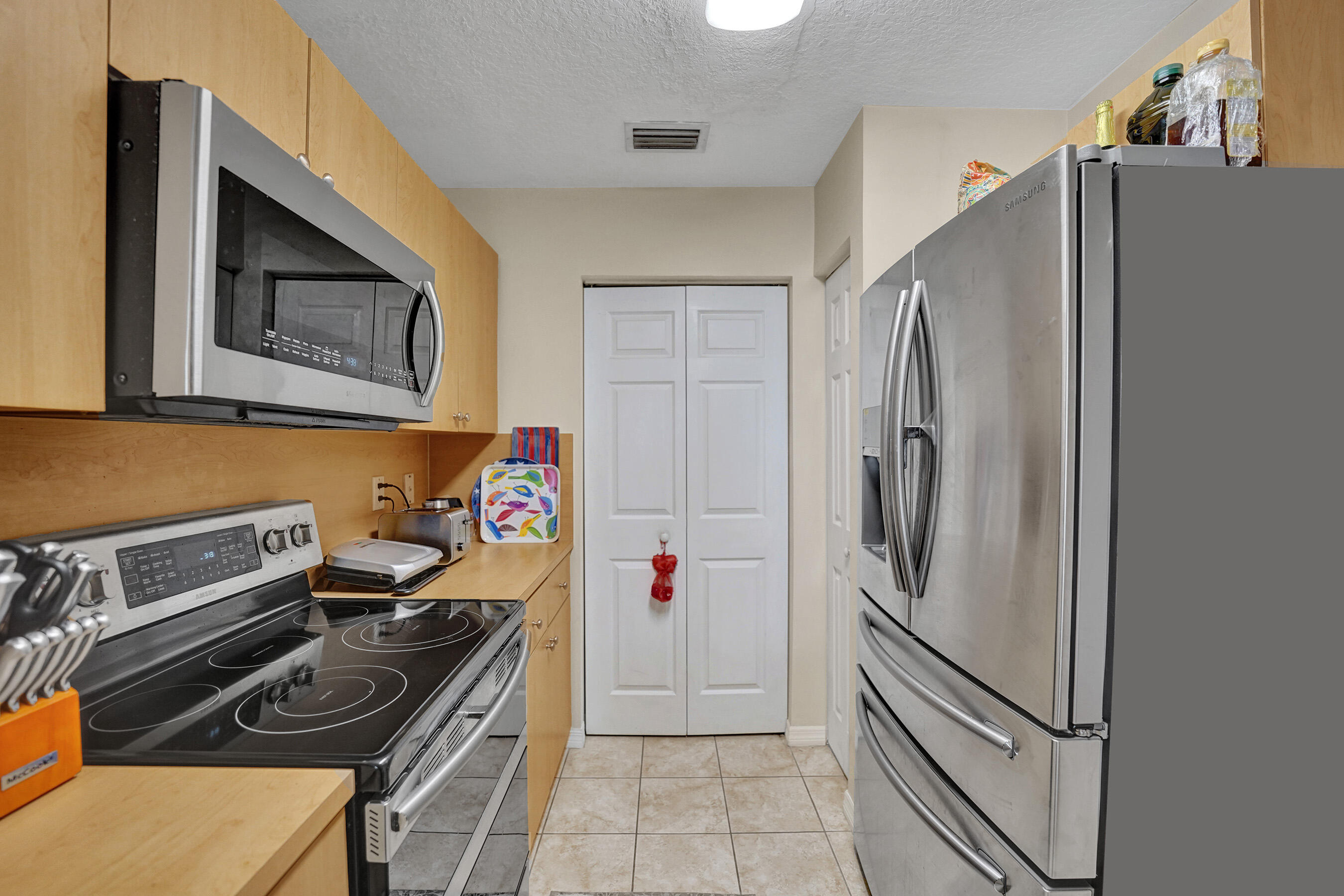 VILLAS AT HARBOR ISLES CONDO - Residential