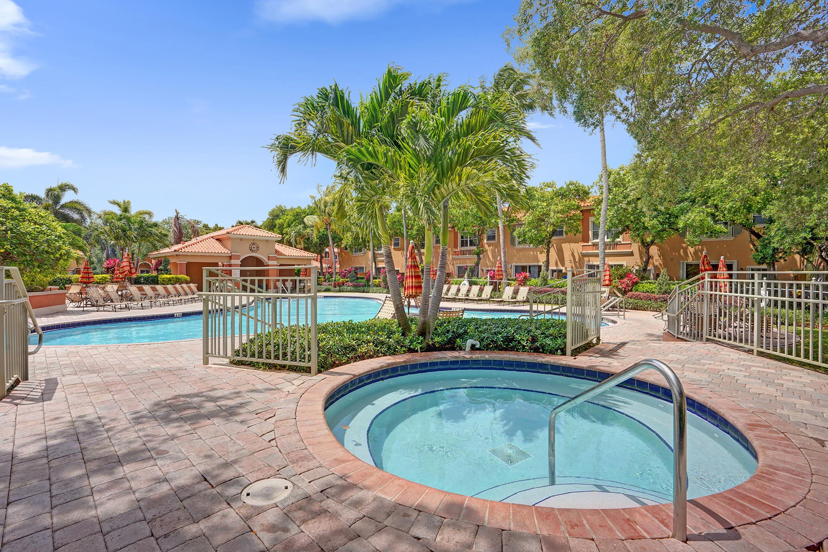 VILLAS AT HARBOR ISLES CONDO - Residential