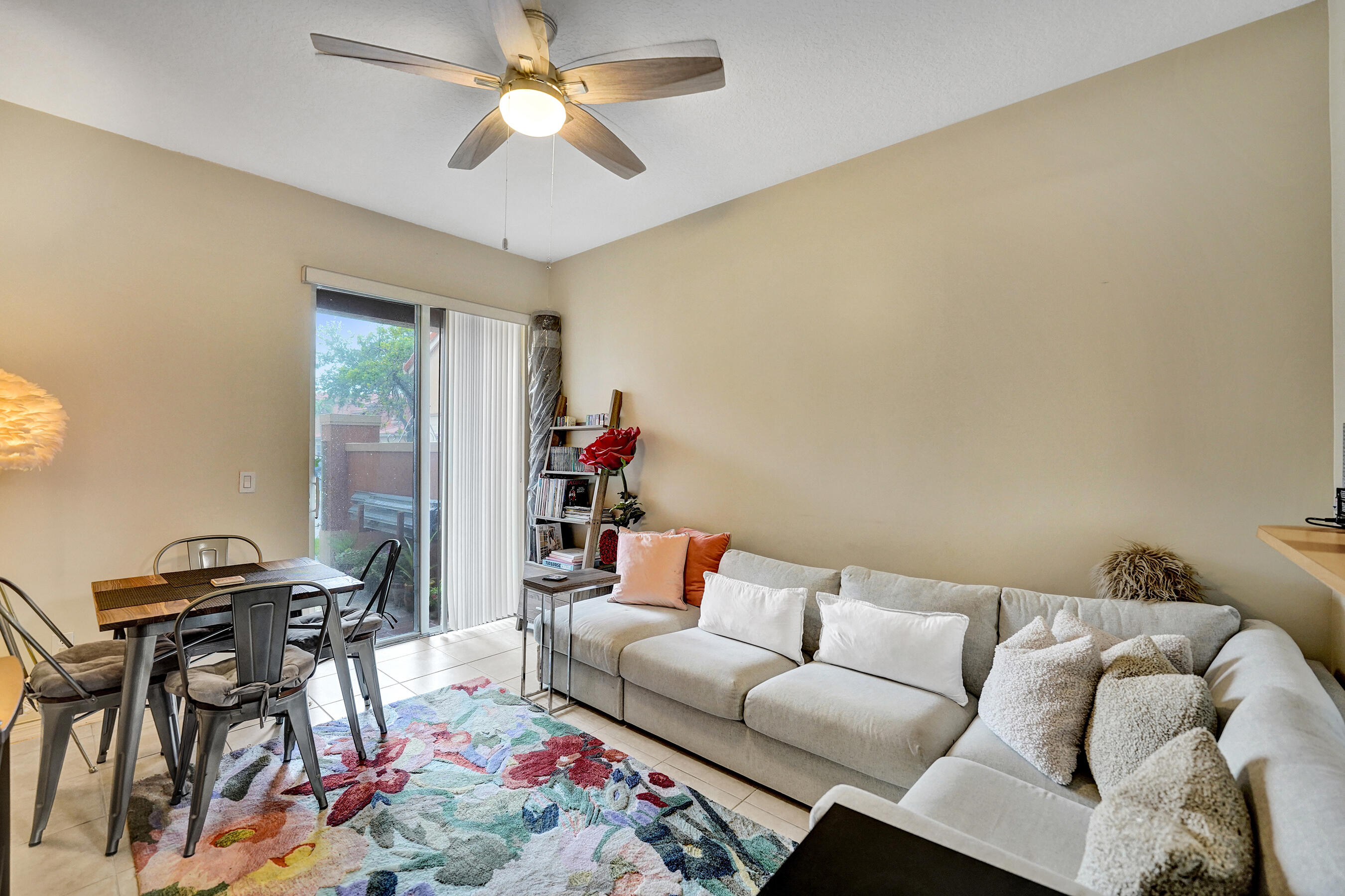 VILLAS AT HARBOR ISLES CONDO - Residential