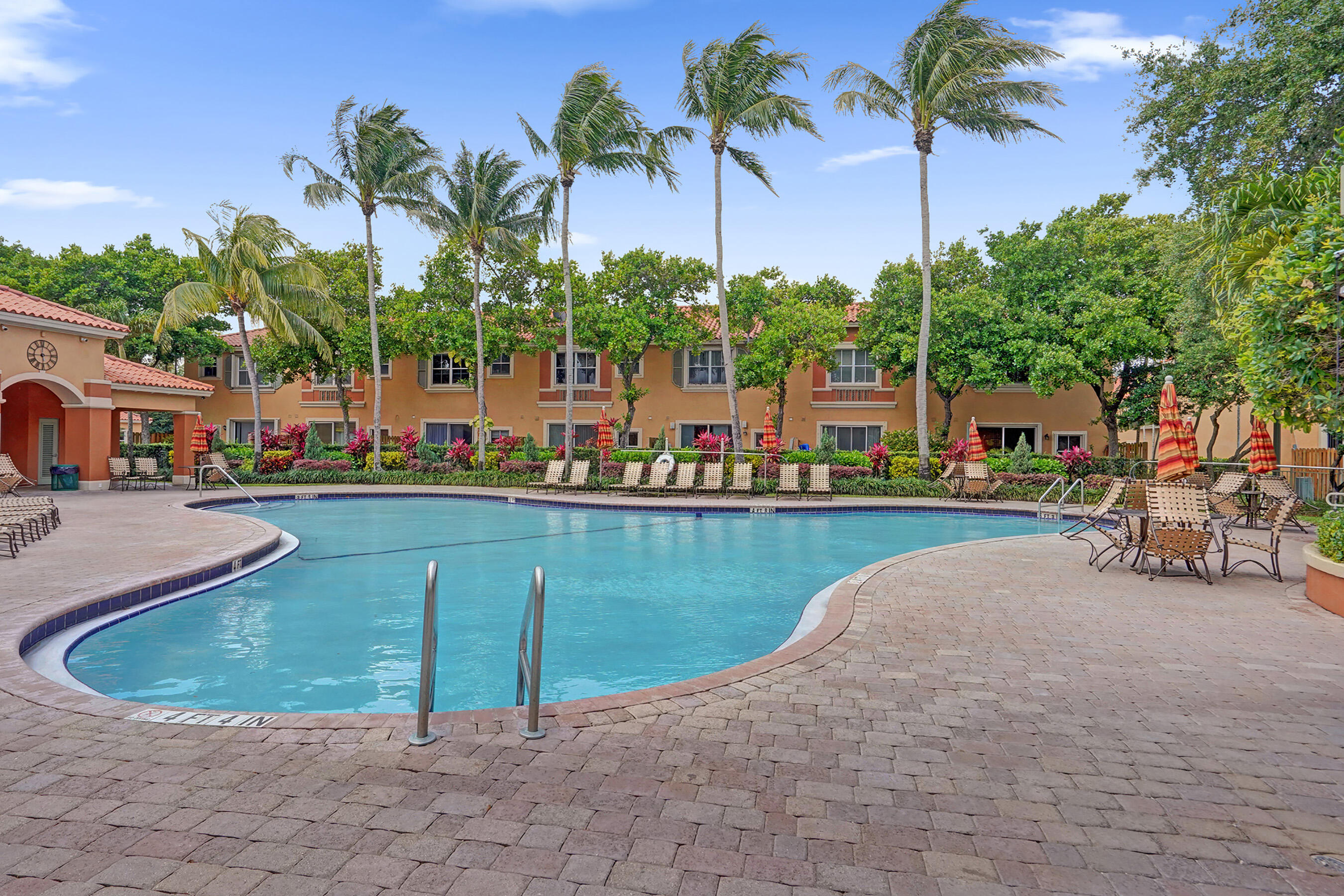 VILLAS AT HARBOR ISLES CONDO - Residential