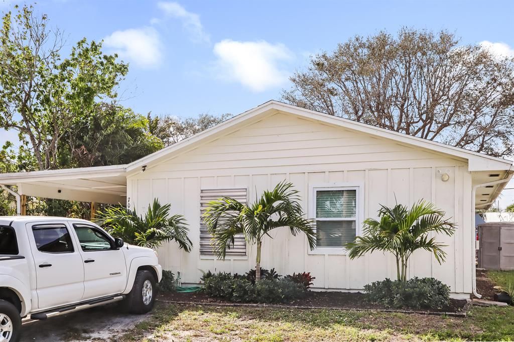 Photo of 706 N Loxahatchee Drive, Jupiter, FL 33458 (MLS # R10694018)