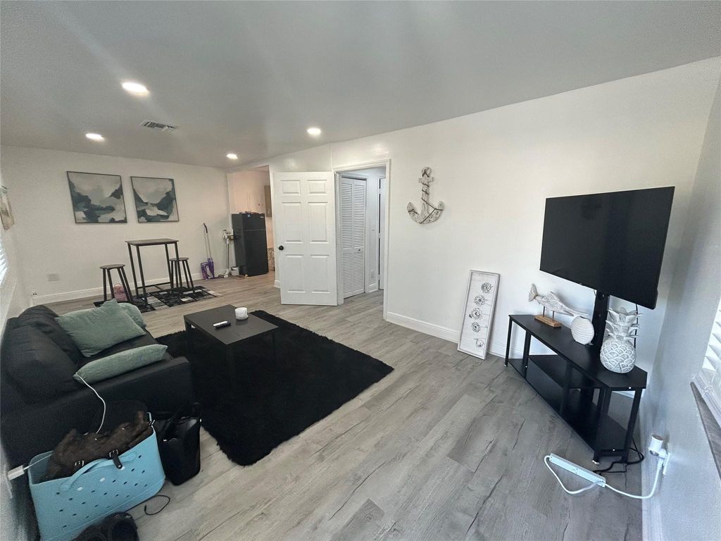 Photo of 15 SE 2nd Street, Dania Beach, FL 33004 (MLS # F10554798)