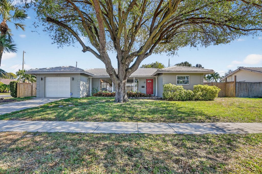 Photo of 800 SW 12th Avenue, Boca Raton, FL 33486 (MLS # R11160445)