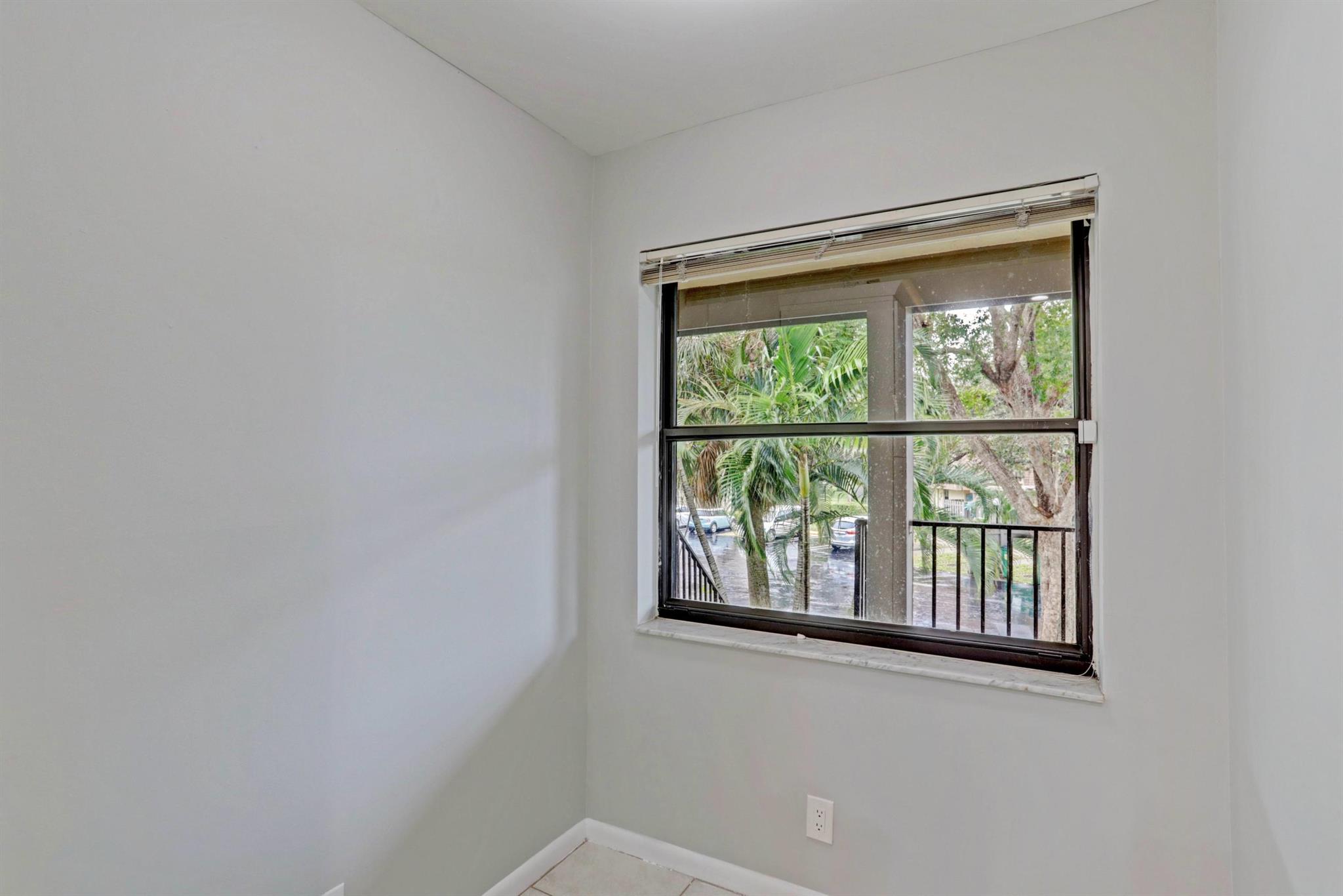 DELRAY OAKS CONDO - Residential