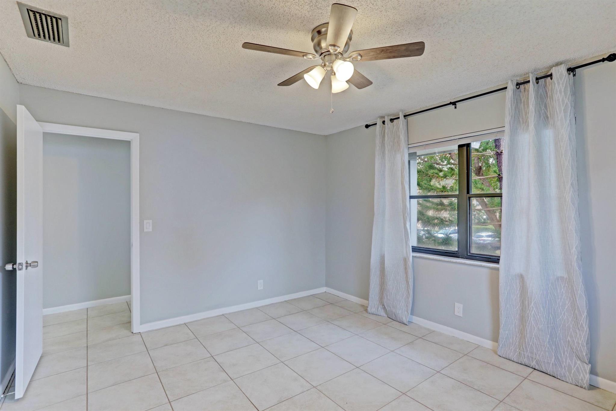 DELRAY OAKS CONDO - Residential