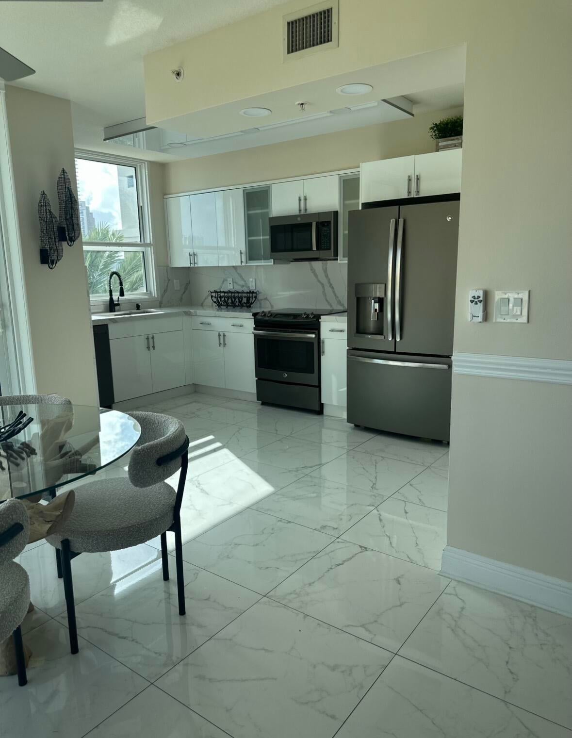 610 W LAS OLAS Boulevard 517N