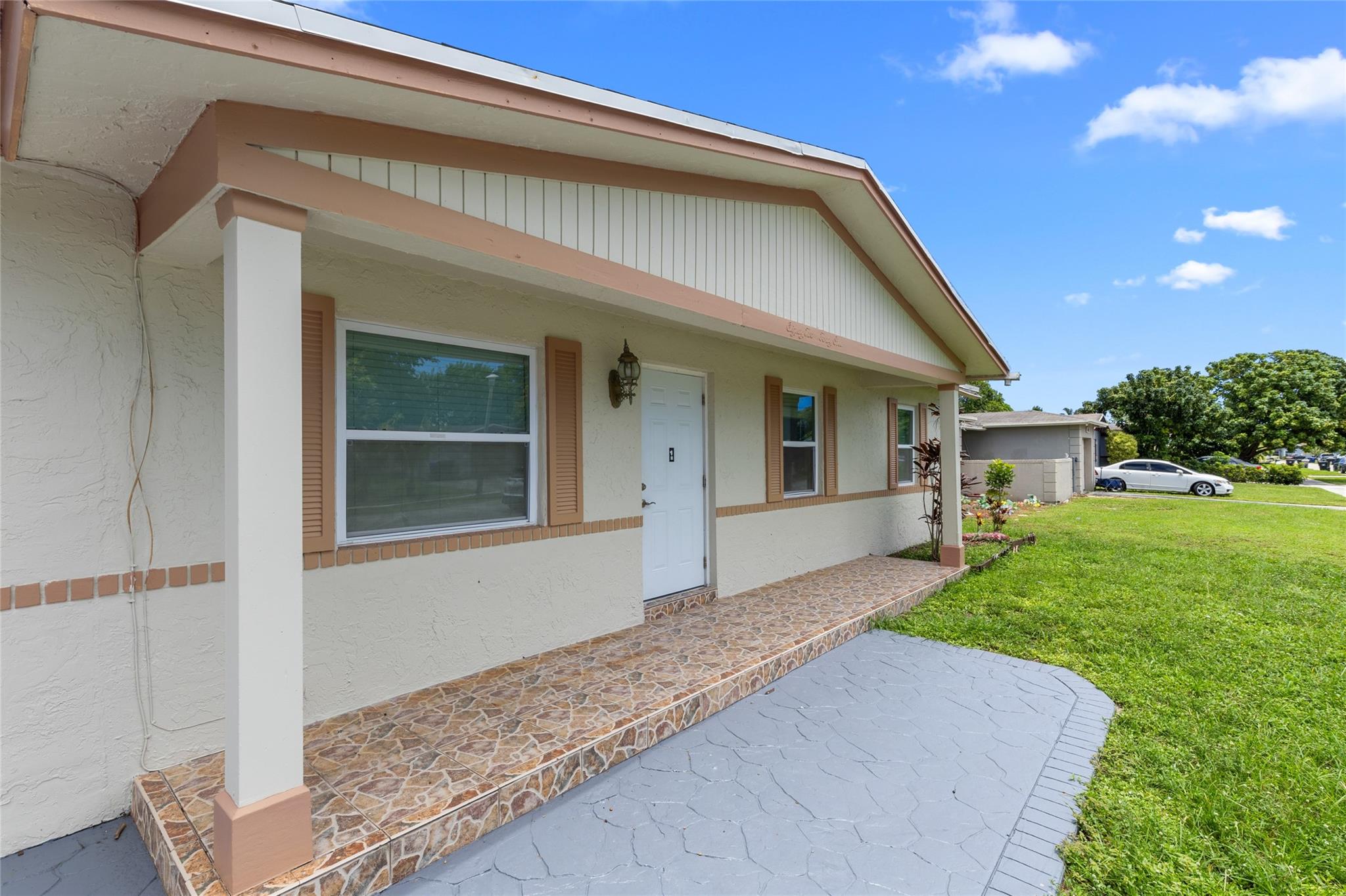 beautiful fence home.
move-in ready! This beautifully maintained 4-bedroom, 2-bath home offers comfort and convenience for your lifestyle. Featuring, modern kitchen, generously sized bedrooms, and updated bathrooms. Enjoy the large backyard—perfect for entertaining or relaxing. Located in a desirable neighborhood close to schools, shopping, and major highways. Fast approval—schedule your tour today with the listing agent.