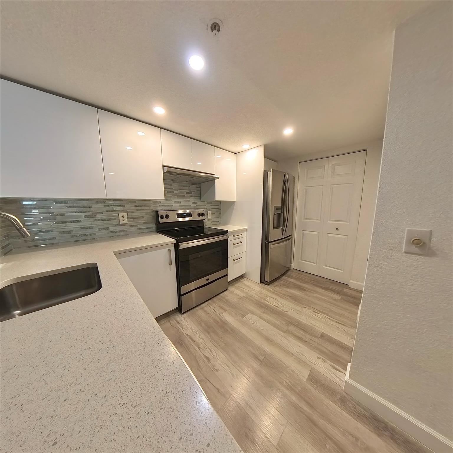 Evergreen Lakes Condo - Residential Lease