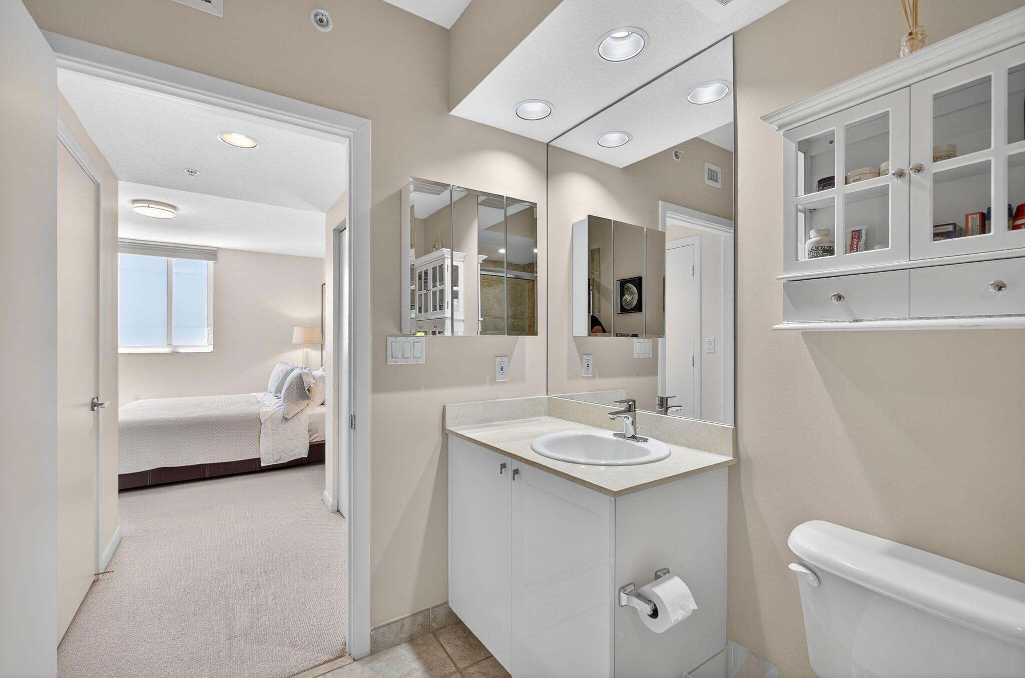 SLADE CONDO - Residential