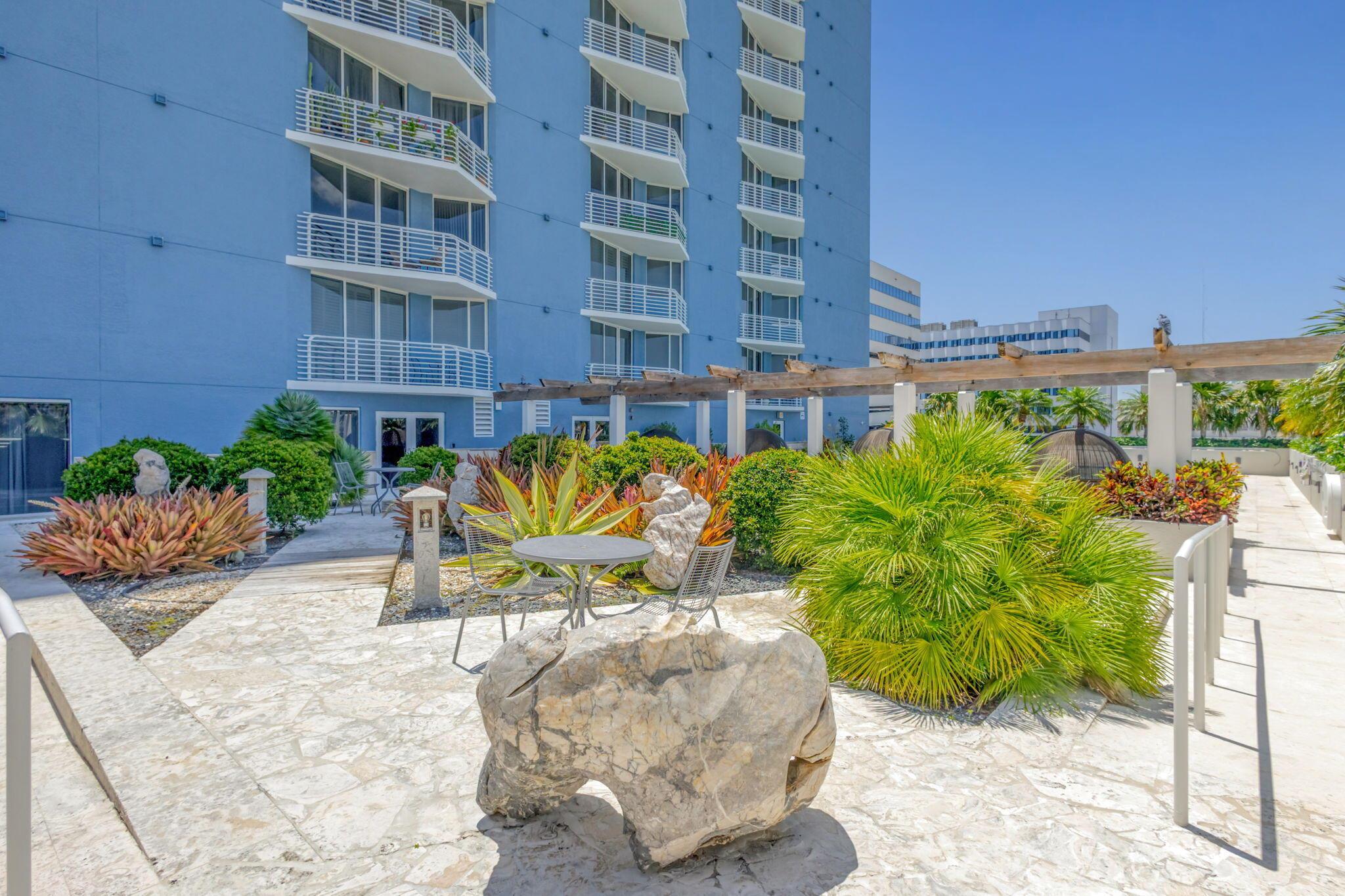 SLADE CONDO - Residential