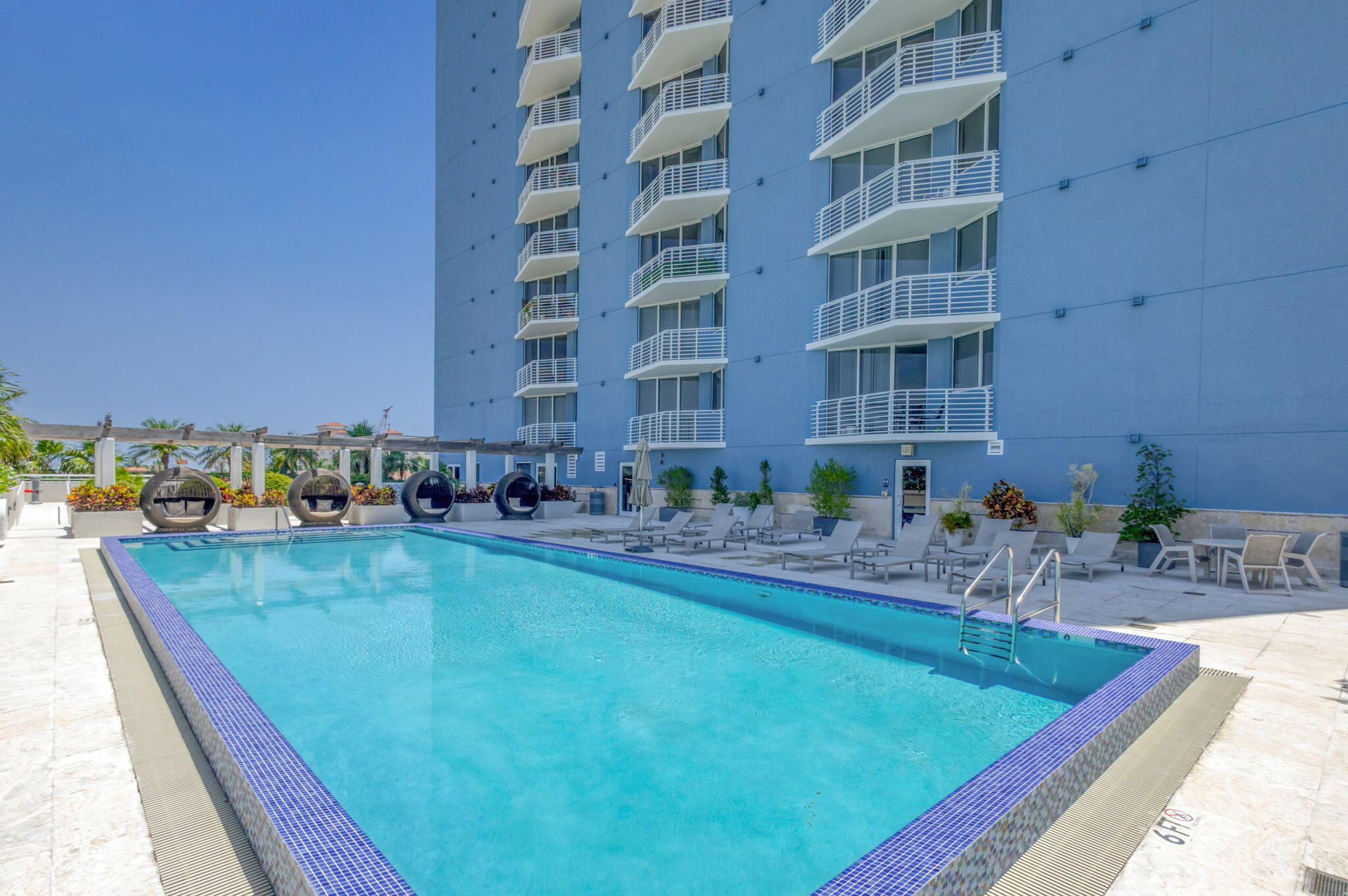 SLADE CONDO - Residential