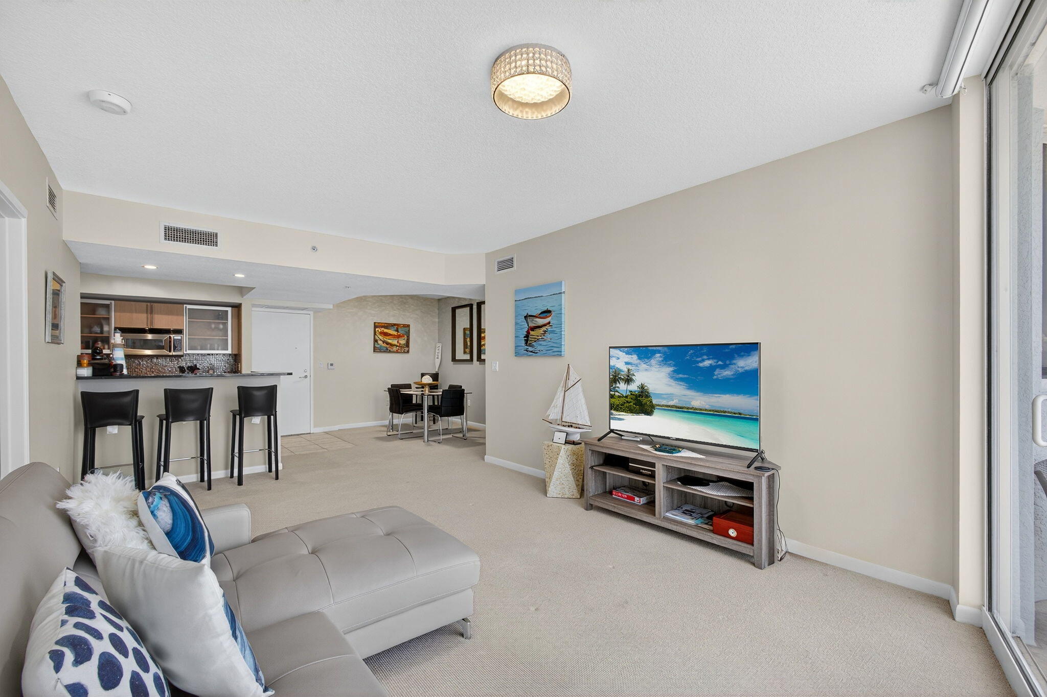 SLADE CONDO - Residential