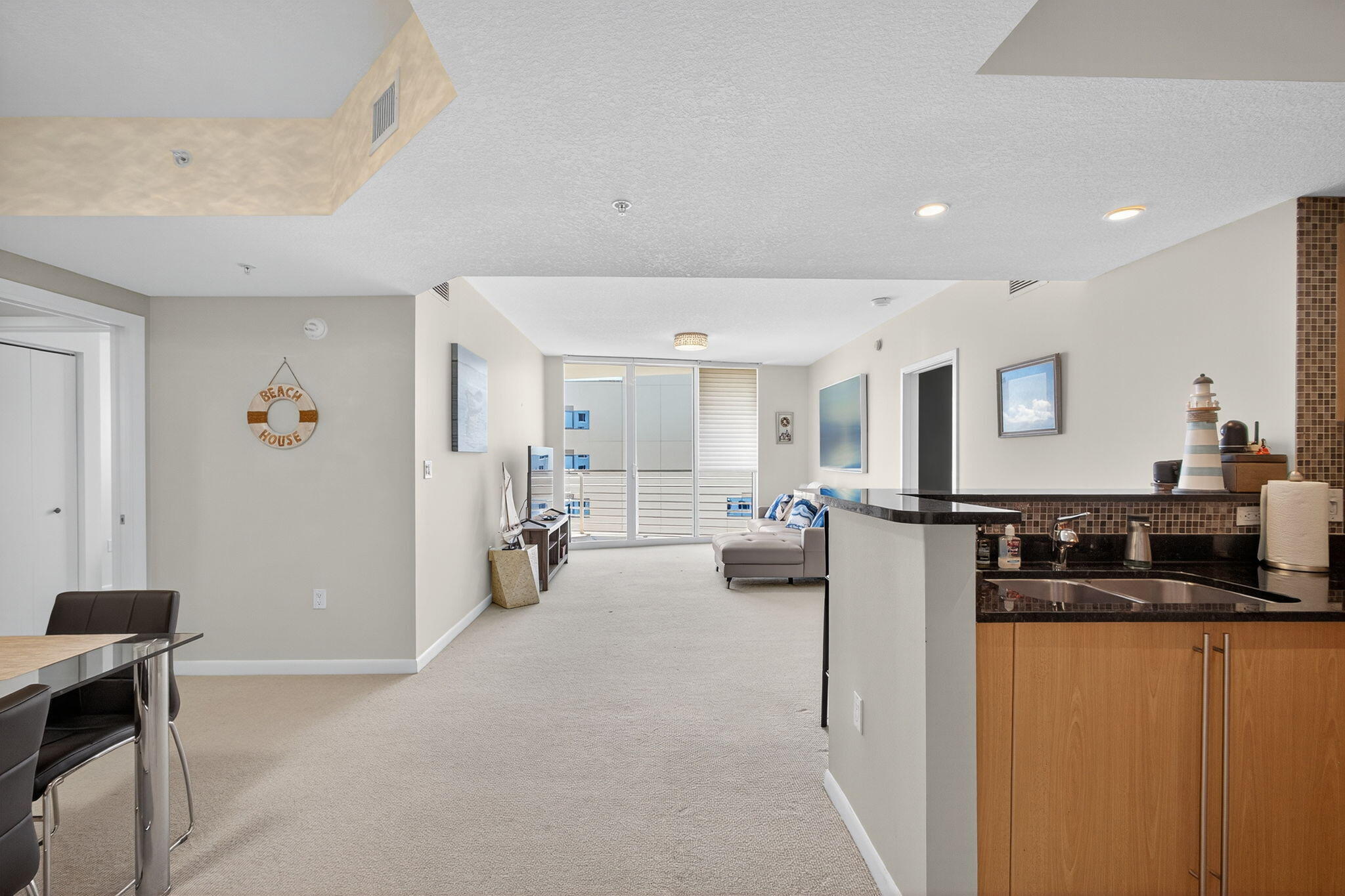 SLADE CONDO - Residential