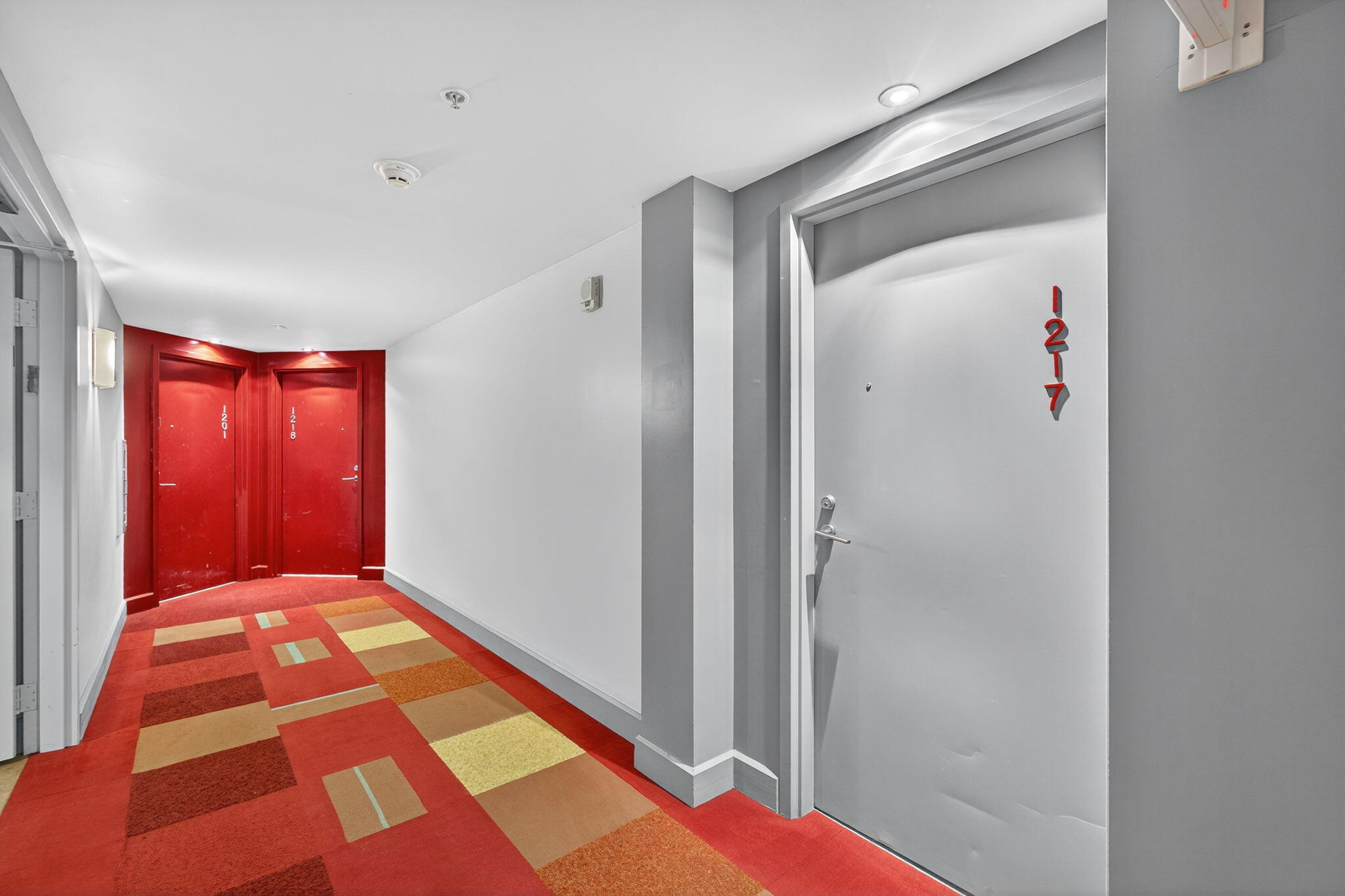 SLADE CONDO - Residential