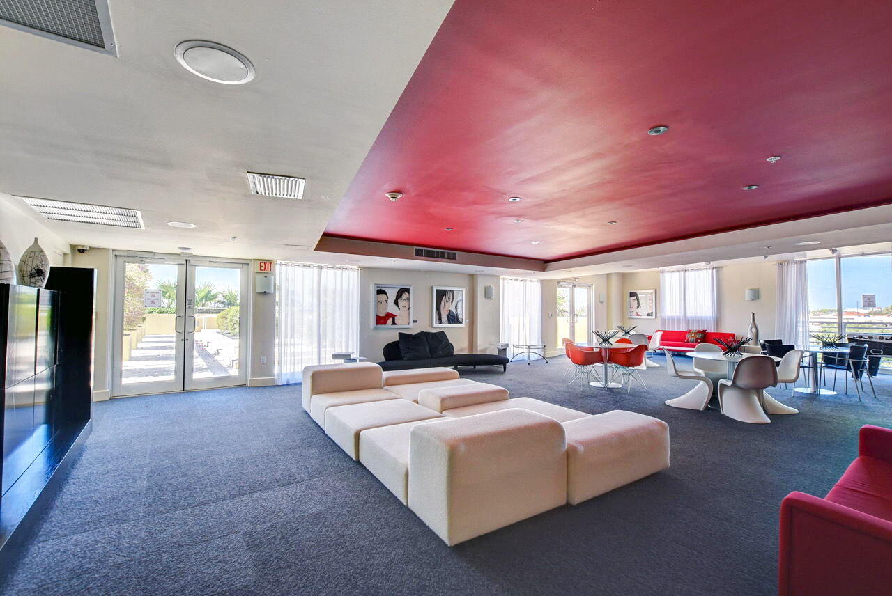 SLADE CONDO - Residential