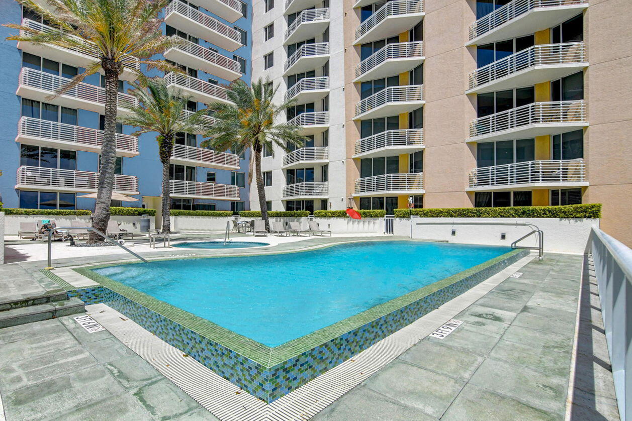 SLADE CONDO - Residential