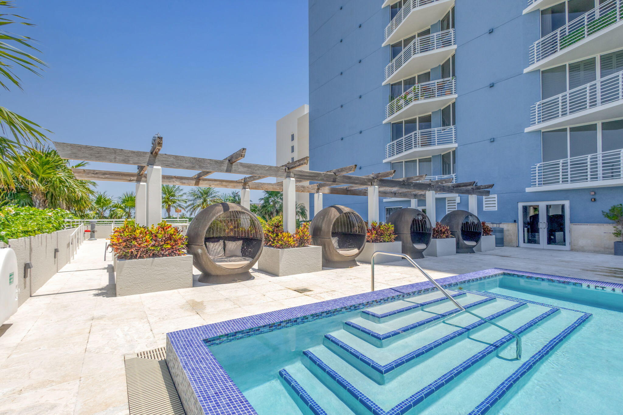 SLADE CONDO - Residential