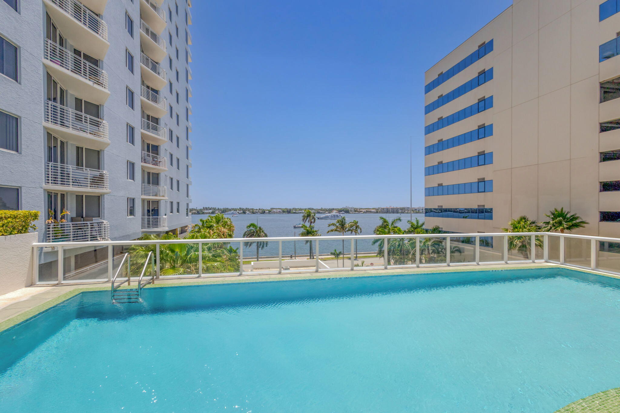 SLADE CONDO - Residential