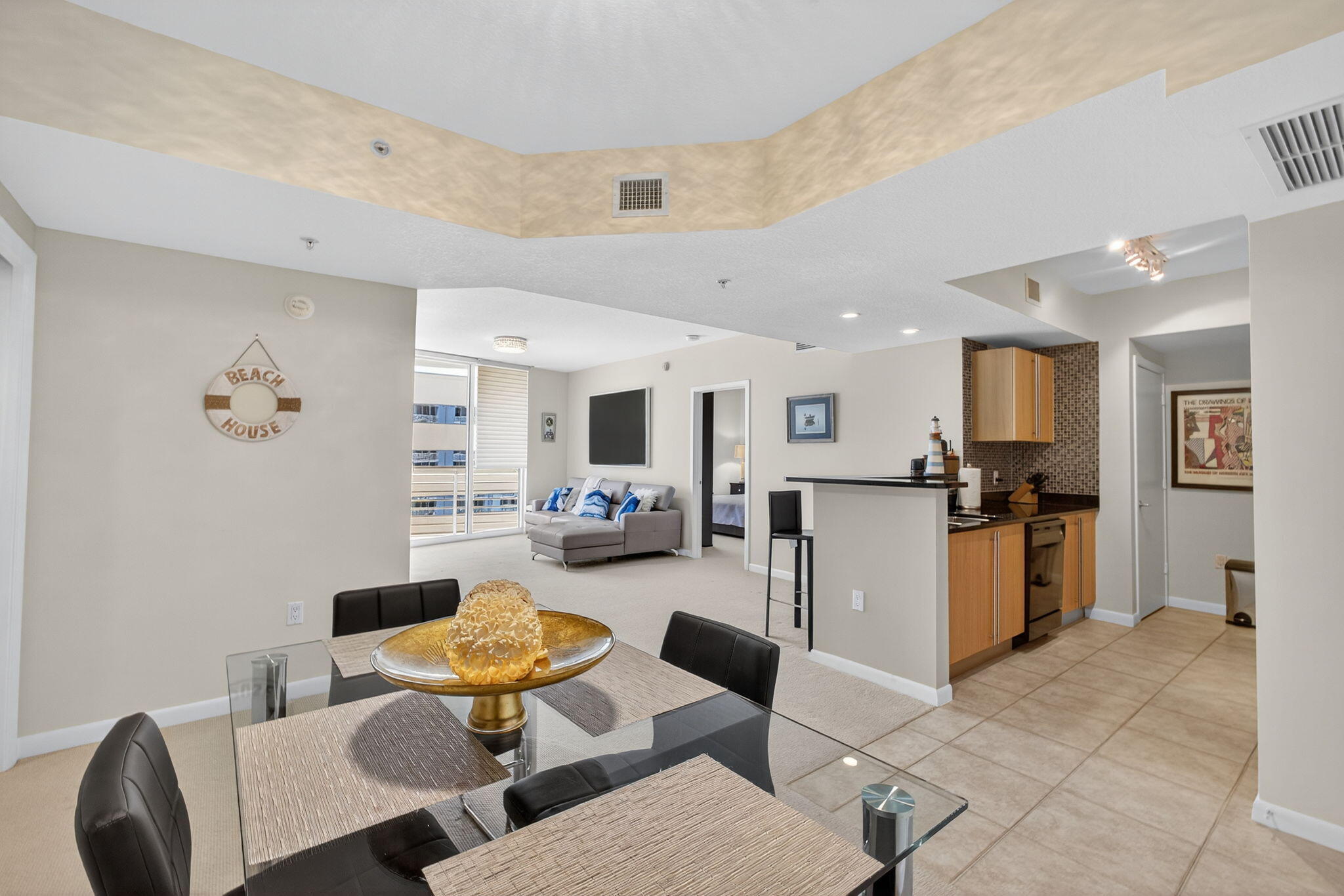 SLADE CONDO - Residential