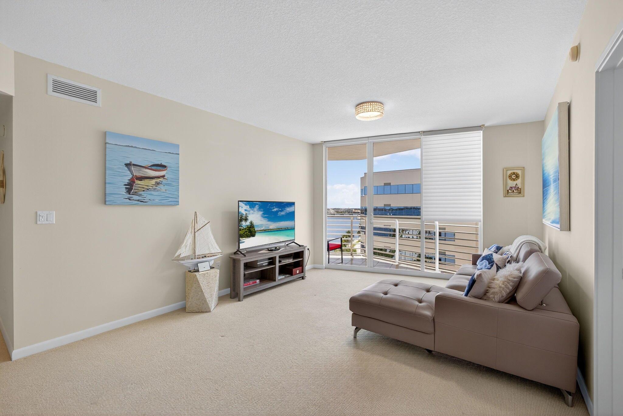 SLADE CONDO - Residential