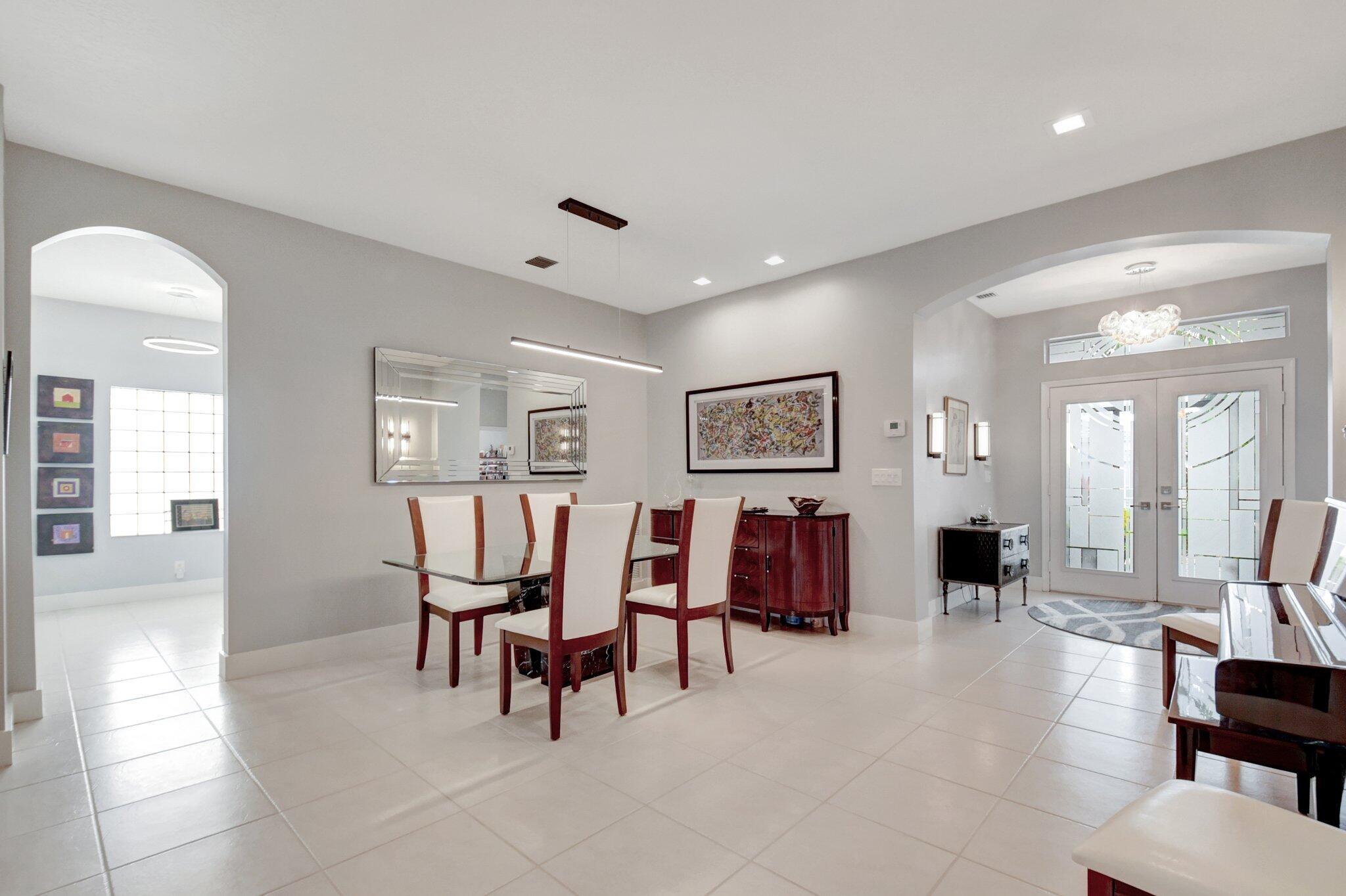 10883 Crystal Key Lane