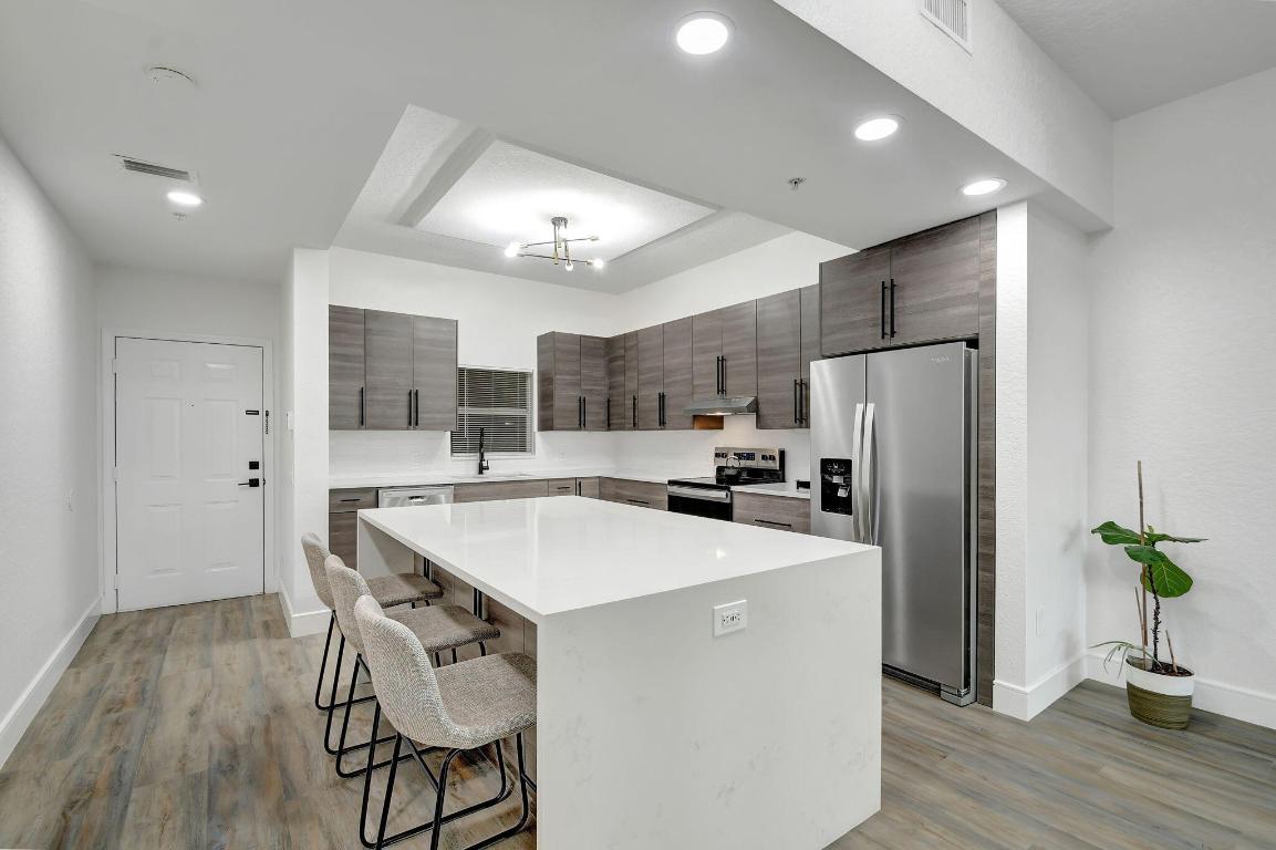 1640 Presidential Way 105