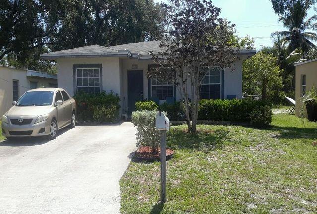 This charming 3/2 single-family home, built in 2003, offers a comfortable and modern living experience in a convenient location. Perfect starter home or investment opportunity. Newer AC and Water heater. This home was rebuilt in 2003. Featuring a spacious yard . No HOA conveniently located close to major highways. 1,030 square foot house on a 5,625 square foot lot