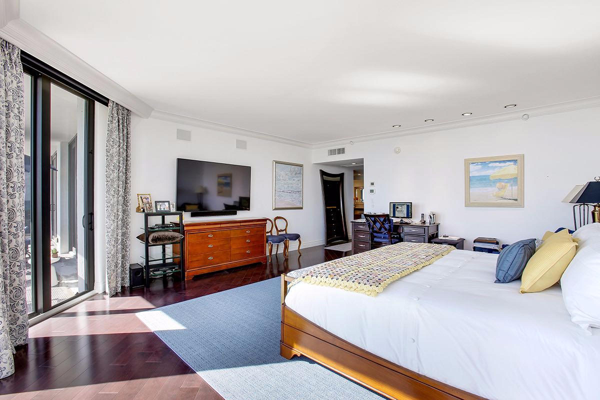 TWENTY ONE HUNDRED CONDO - Residential