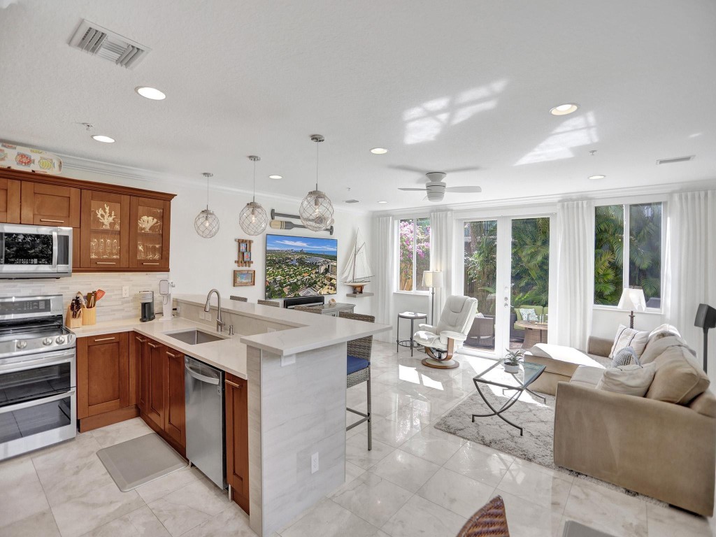 Bayview Townhomes at CR - Residential