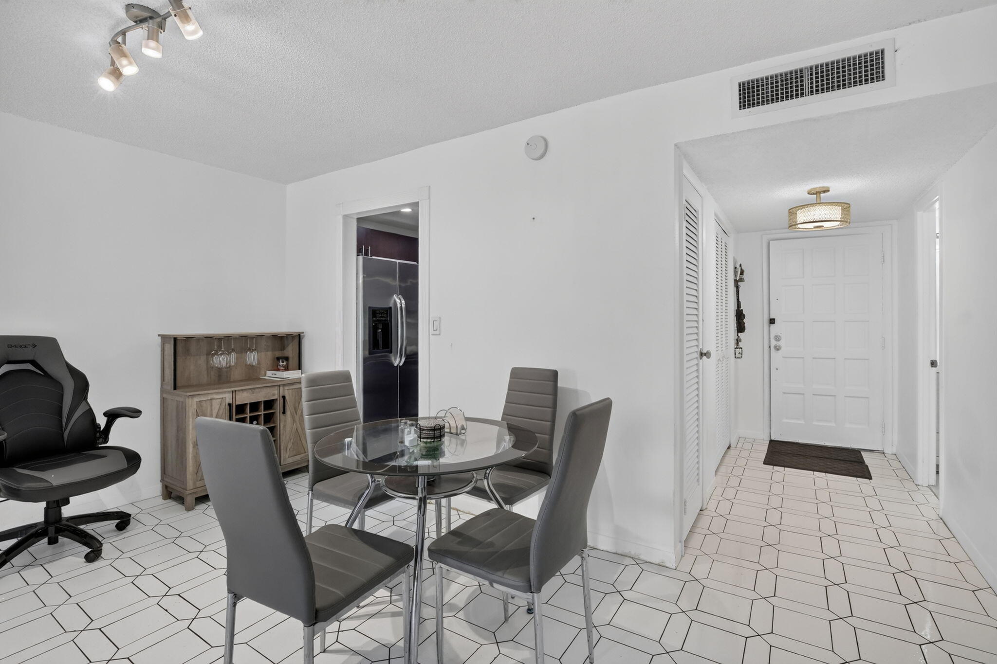 6001 N Falls Circle Drive 306