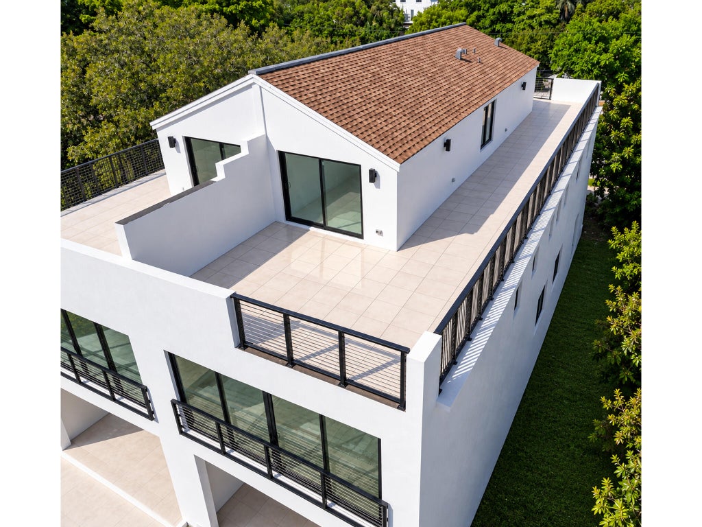 Photo of 417 NE 2nd Avenue, Fort Lauderdale, FL 33301 (MLS # B26083290)