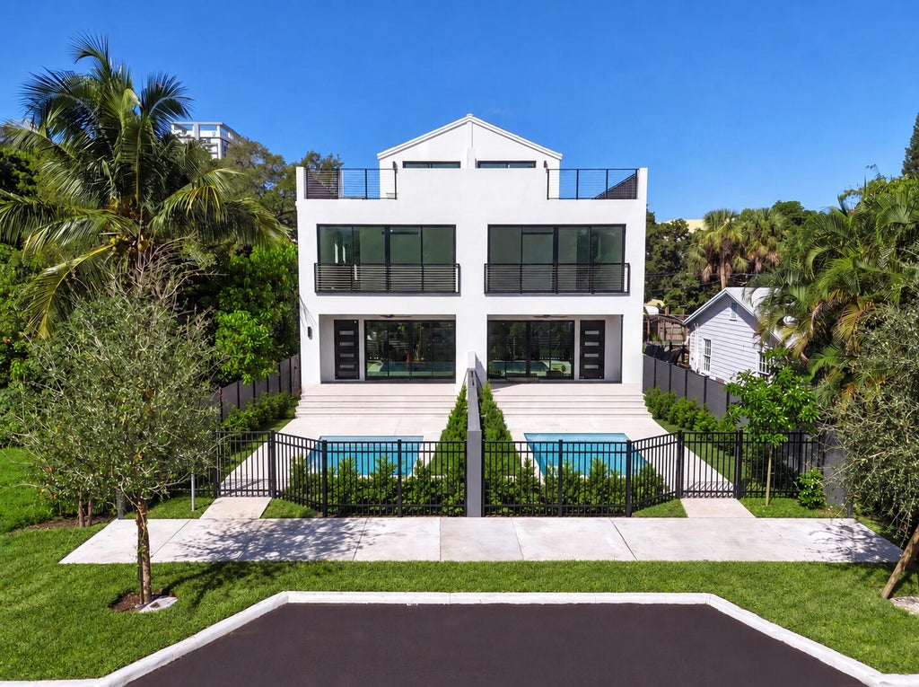 Photo of 417 NE 2nd Avenue, Fort Lauderdale, FL 33301 (MLS # B26083290)