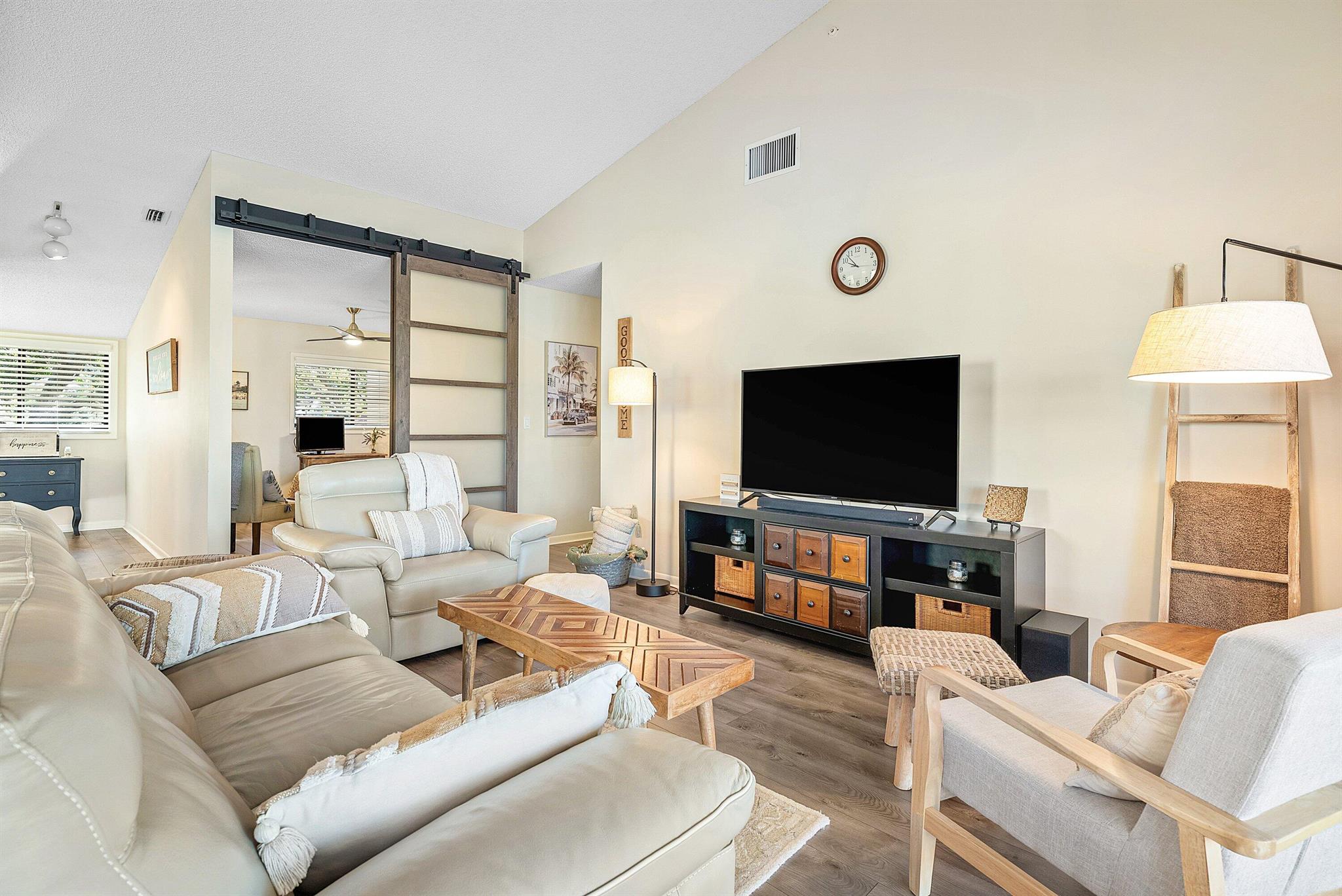 PALM CHASE LAKES - Residential