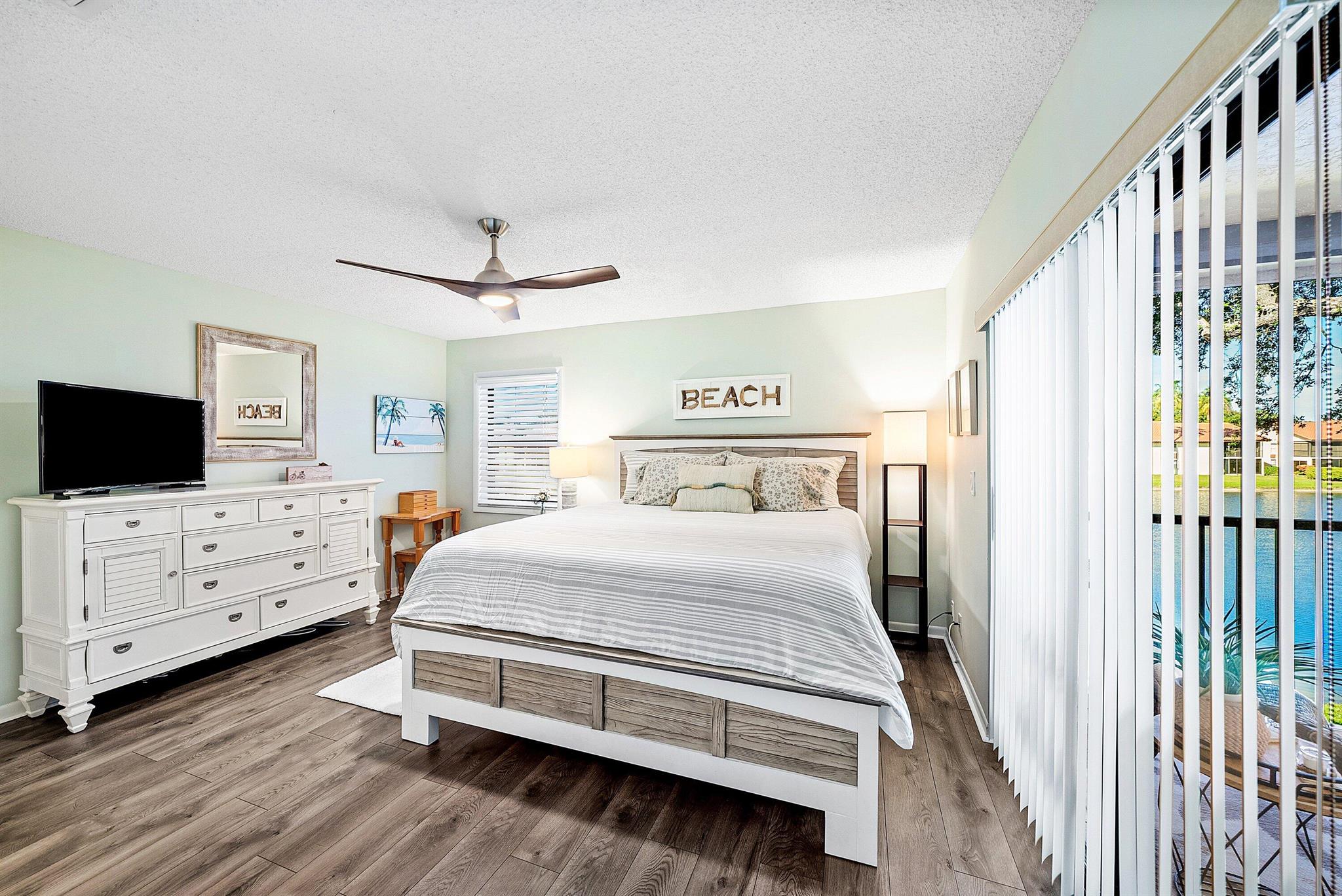 PALM CHASE LAKES - Residential