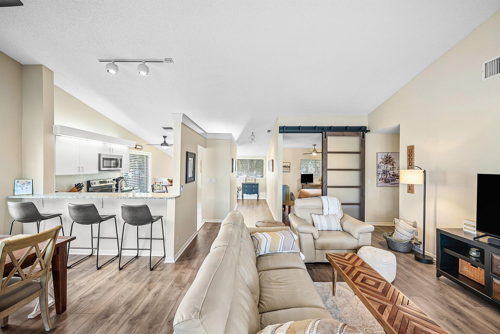 PALM CHASE LAKES - Residential