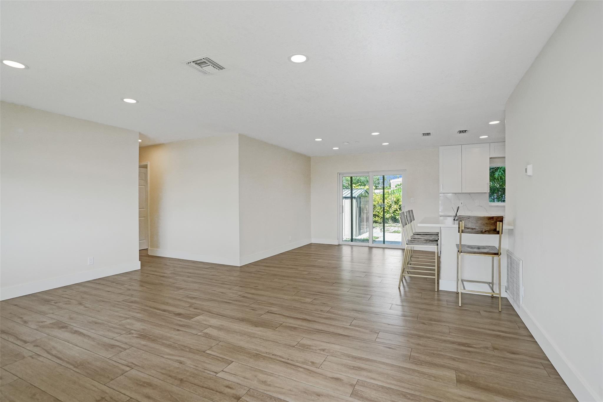 3811 NE 5th Ave, Deerfield Beach, FL, 33064/$500,000 2 3811 NE 5th Ave
