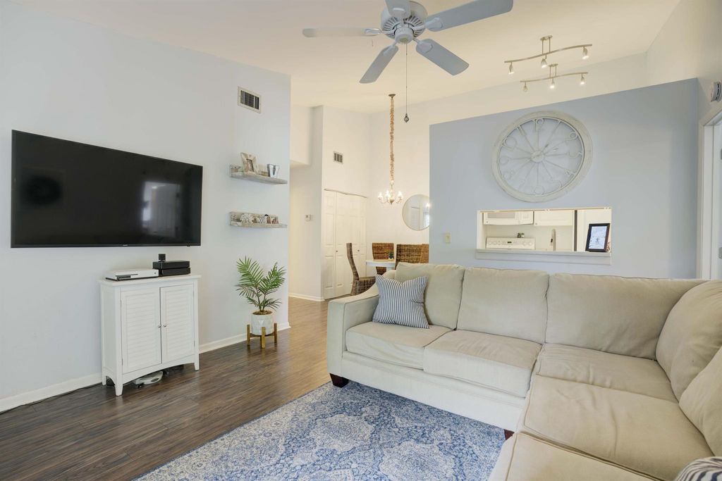 Photo of 6286 Chasewood Drive #H, Jupiter, FL 33458 (MLS # R10962710)