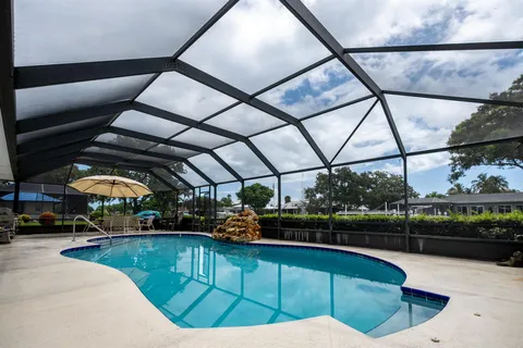 2066 5th Court SE, Vero Beach, FL MLS: R11001541