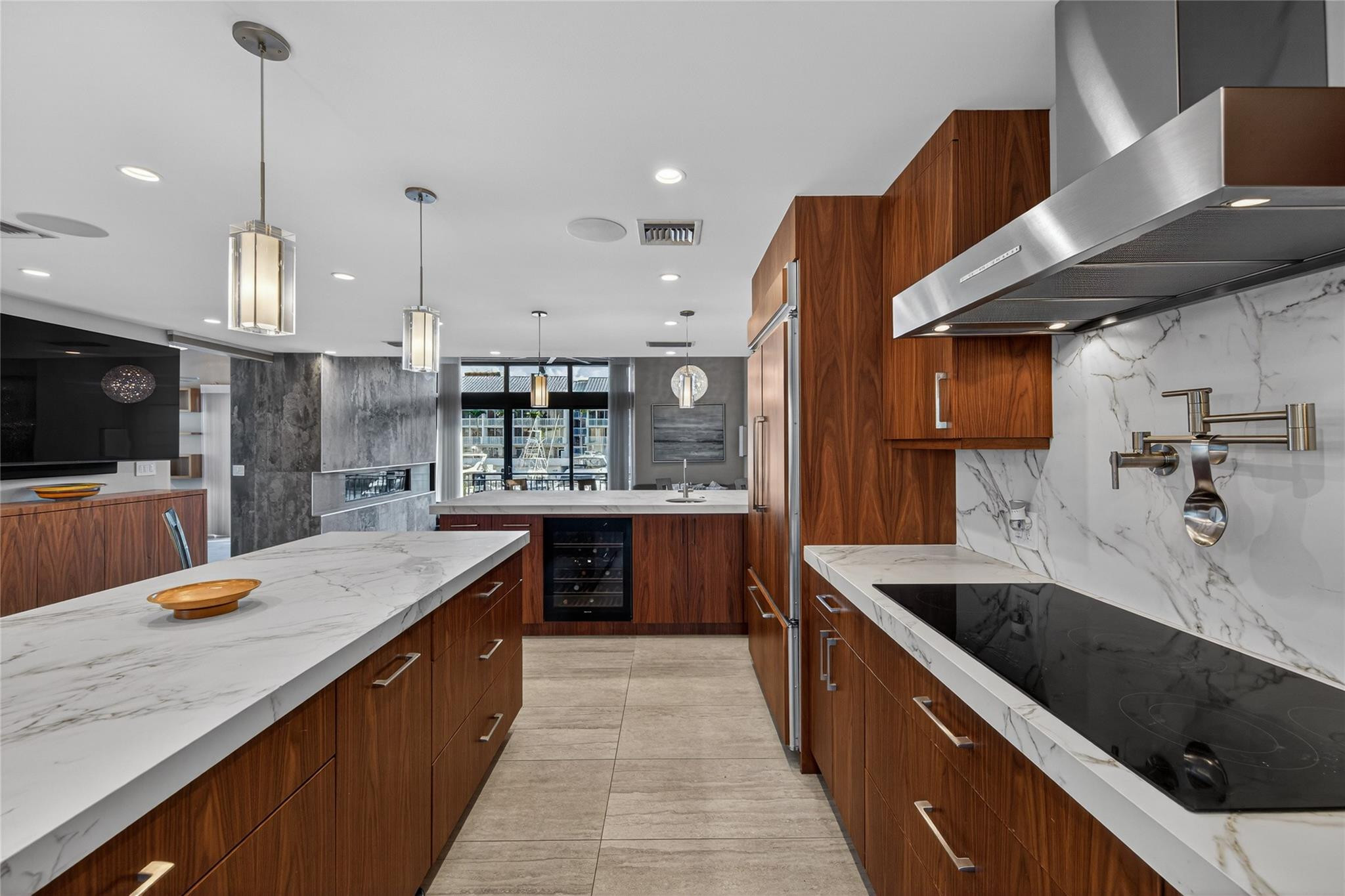 PORTSIDE YACHT CLUB - Residential