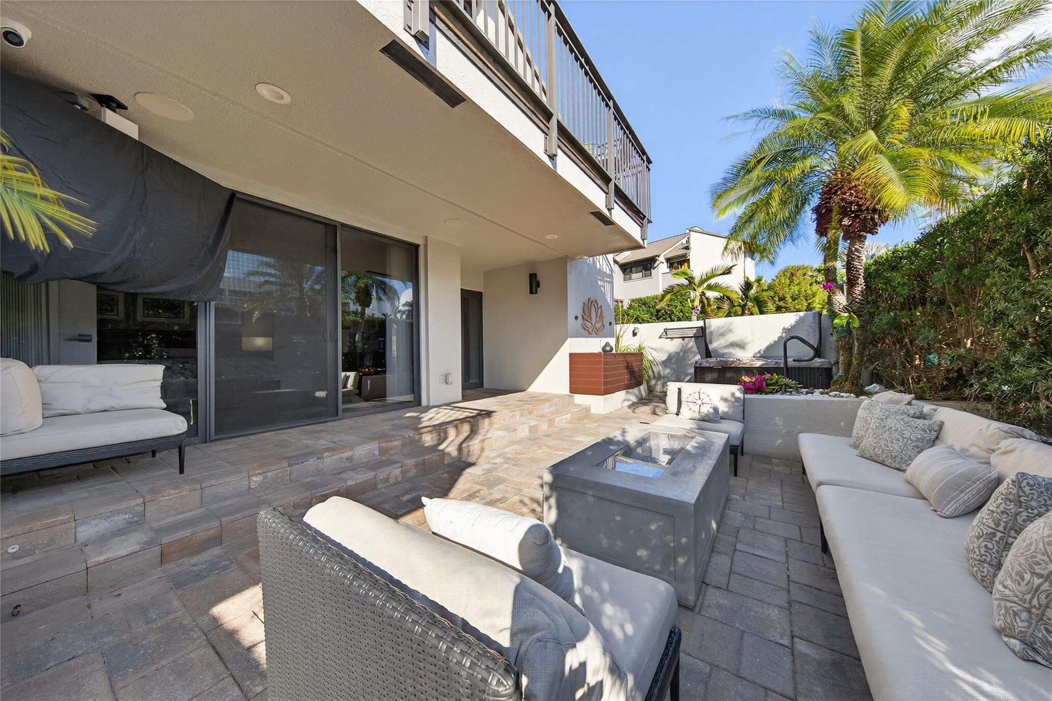 PORTSIDE YACHT CLUB - Residential