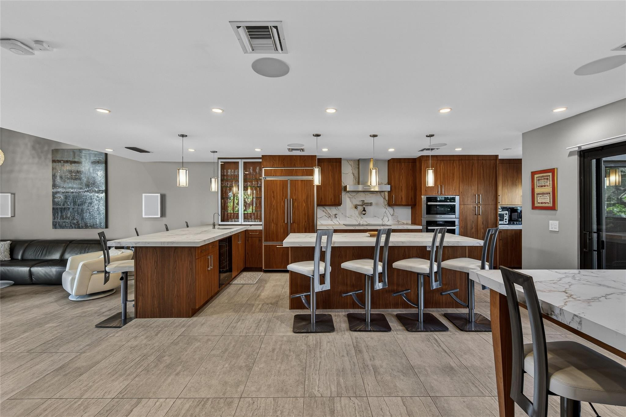 PORTSIDE YACHT CLUB - Residential