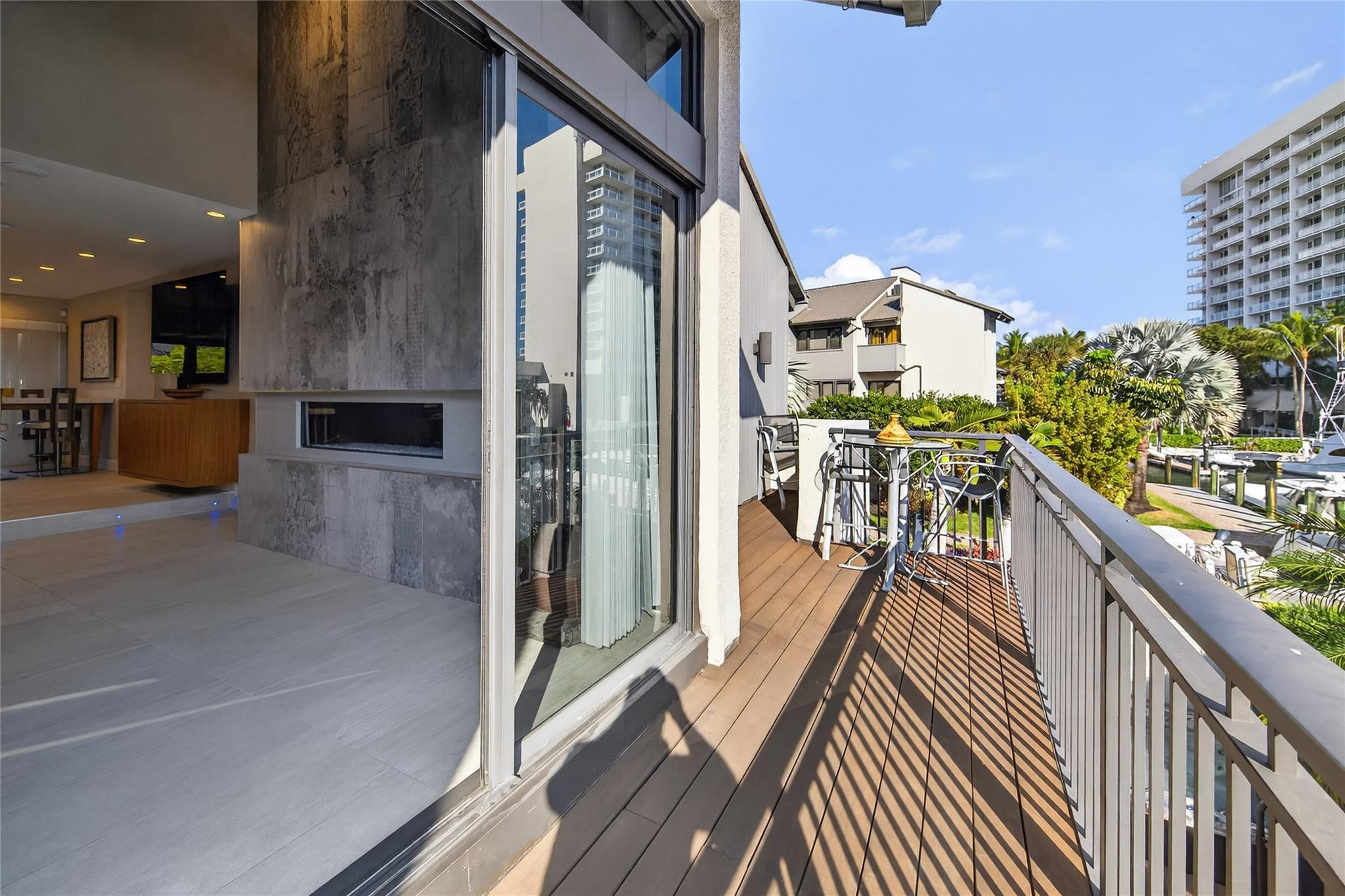 PORTSIDE YACHT CLUB - Residential