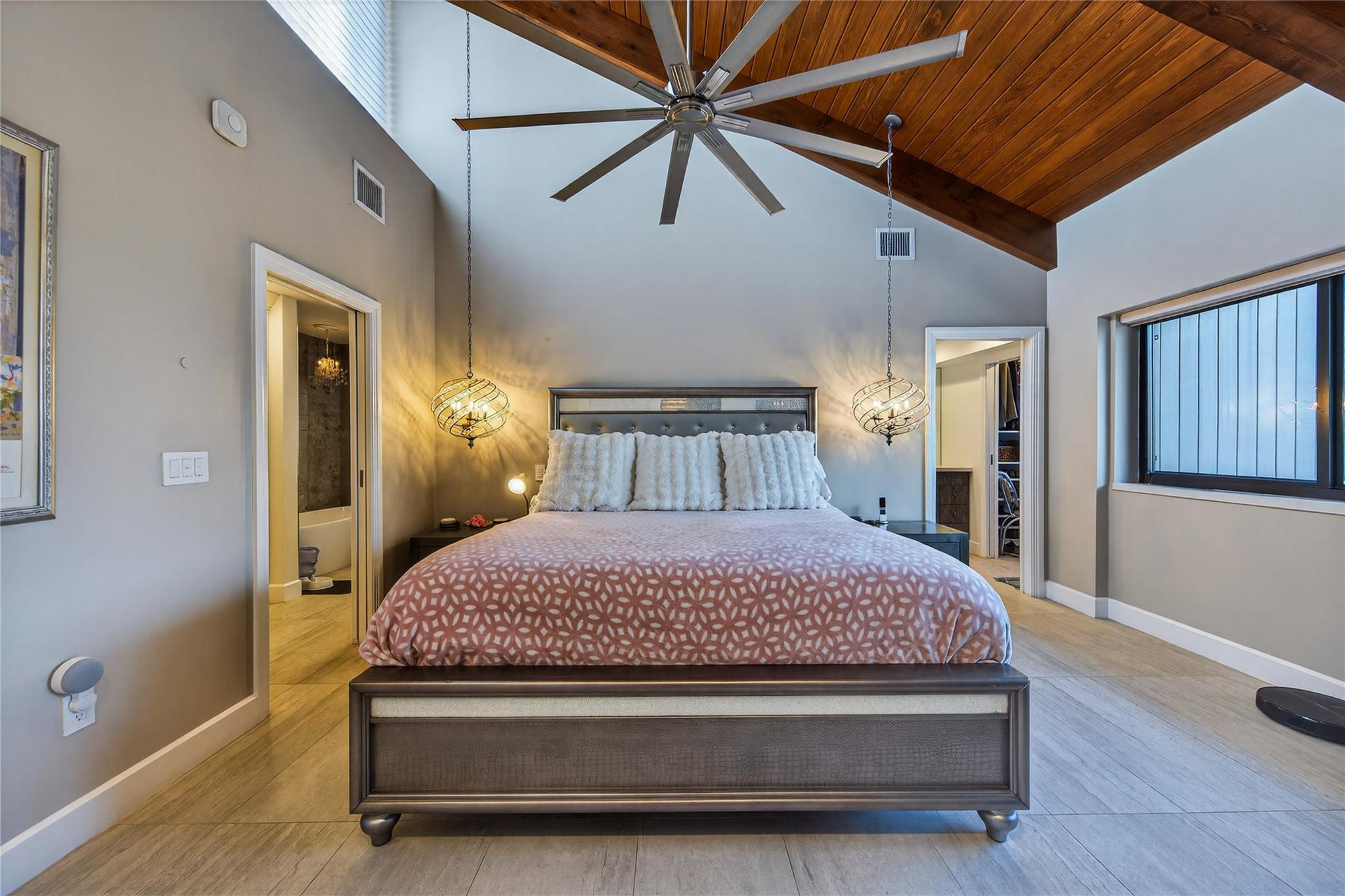 PORTSIDE YACHT CLUB - Residential