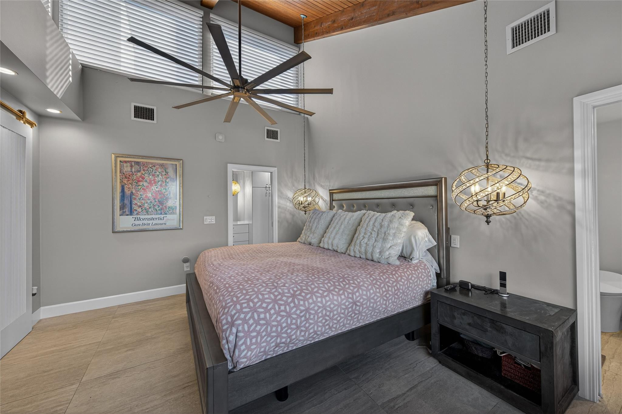 PORTSIDE YACHT CLUB - Residential