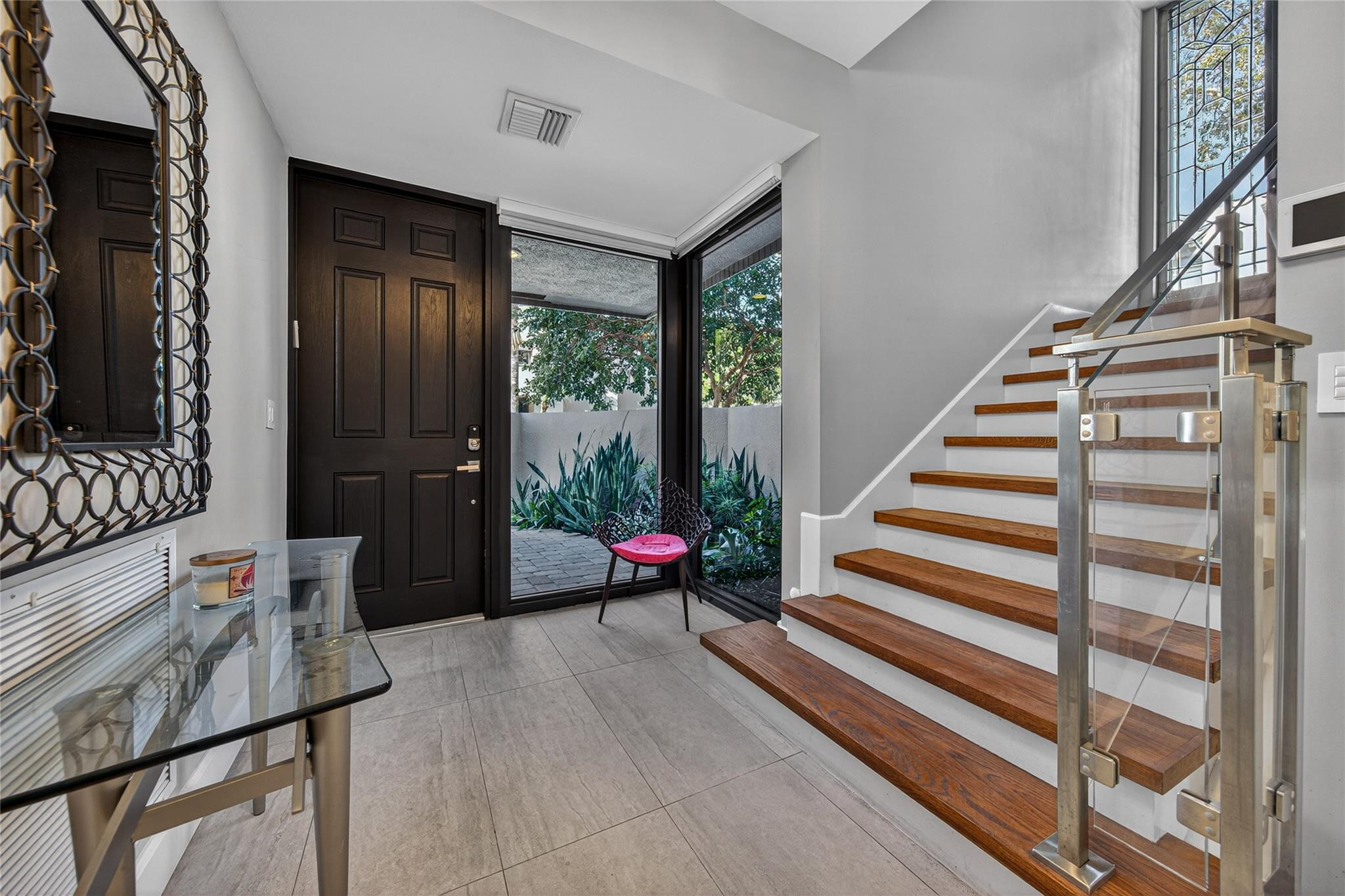 PORTSIDE YACHT CLUB - Residential