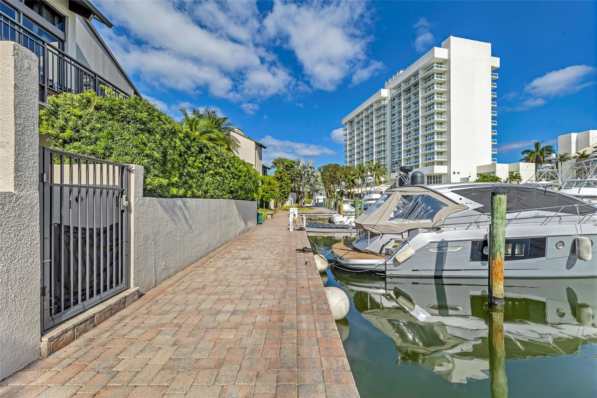 PORTSIDE YACHT CLUB - Residential