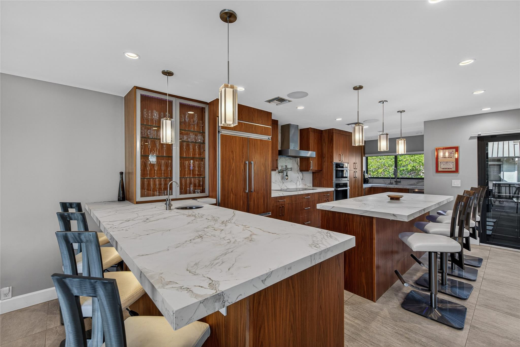 PORTSIDE YACHT CLUB - Residential