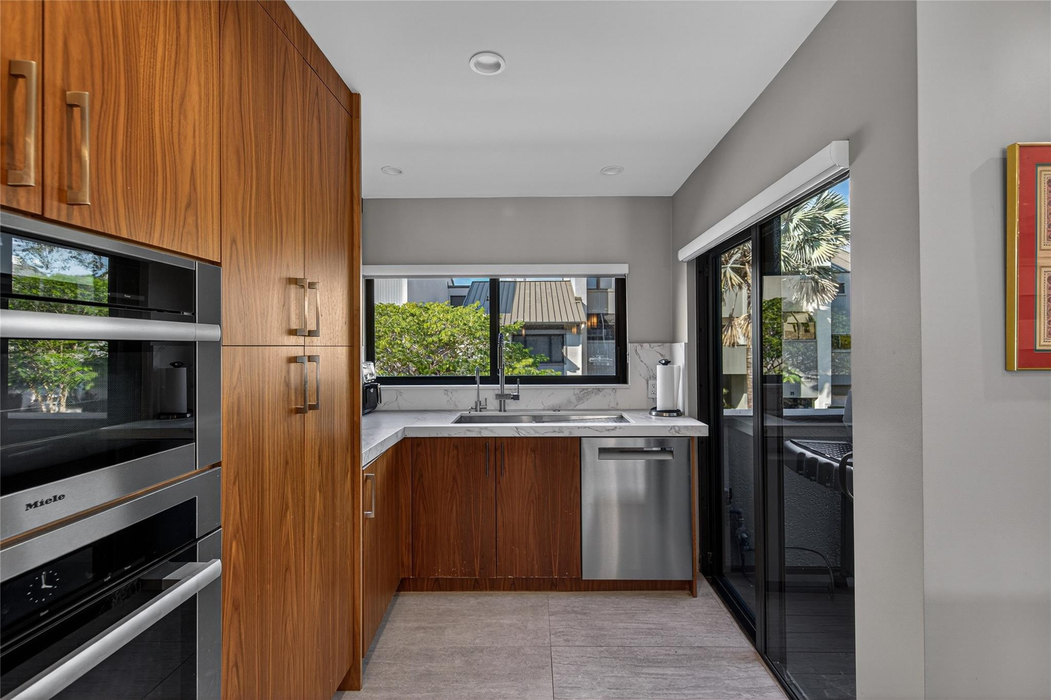 PORTSIDE YACHT CLUB - Residential