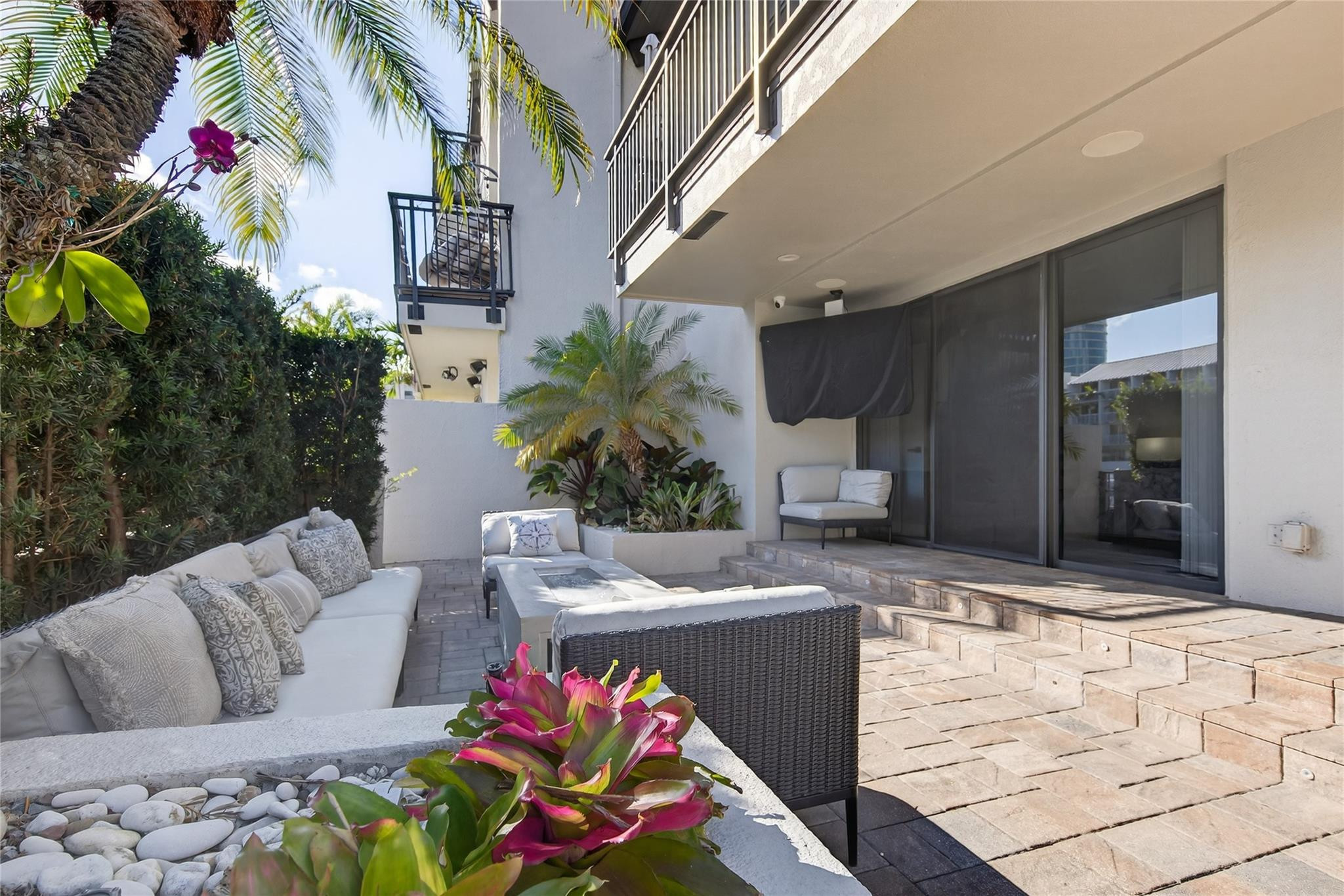 PORTSIDE YACHT CLUB - Residential