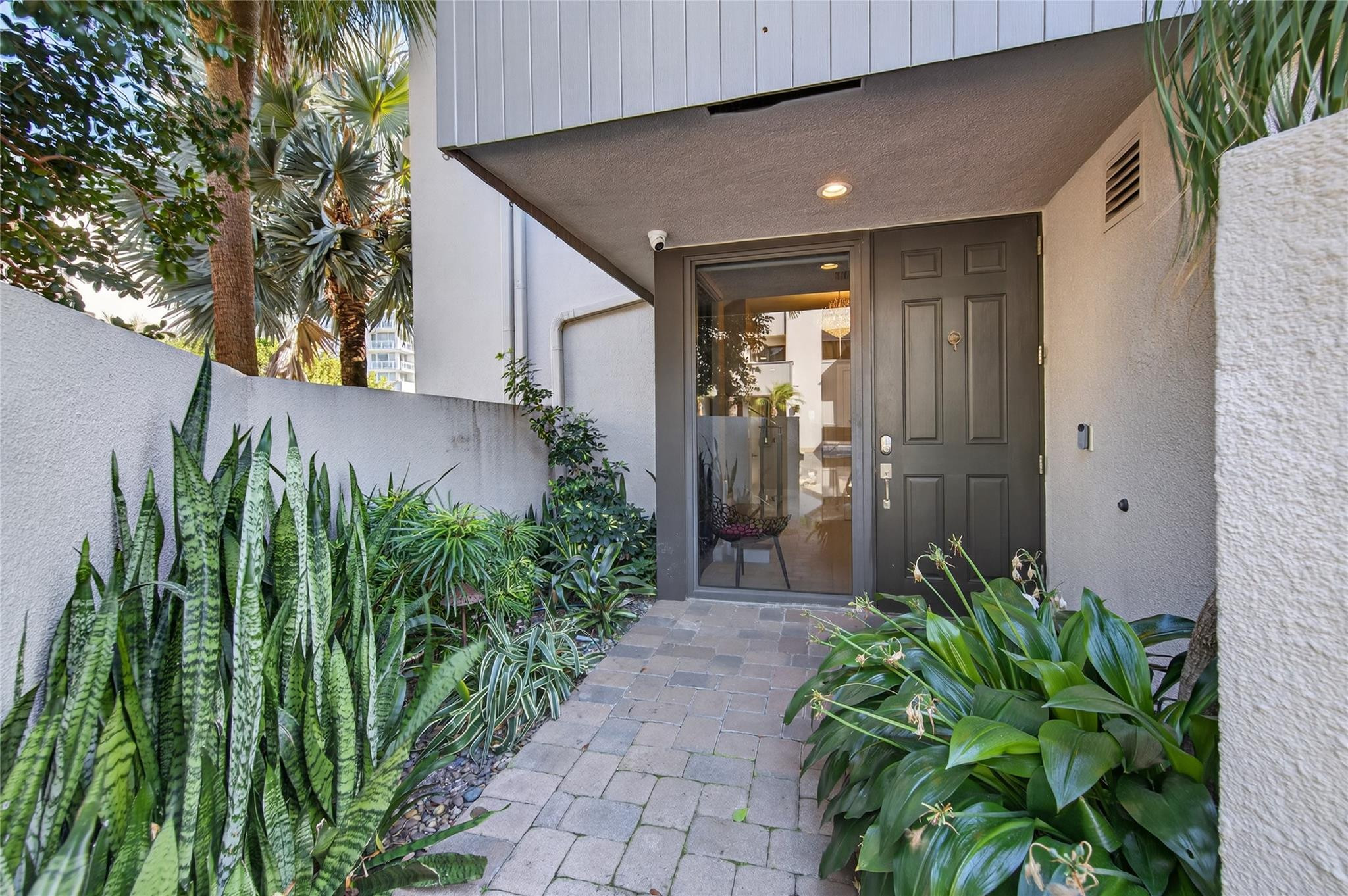 PORTSIDE YACHT CLUB - Residential